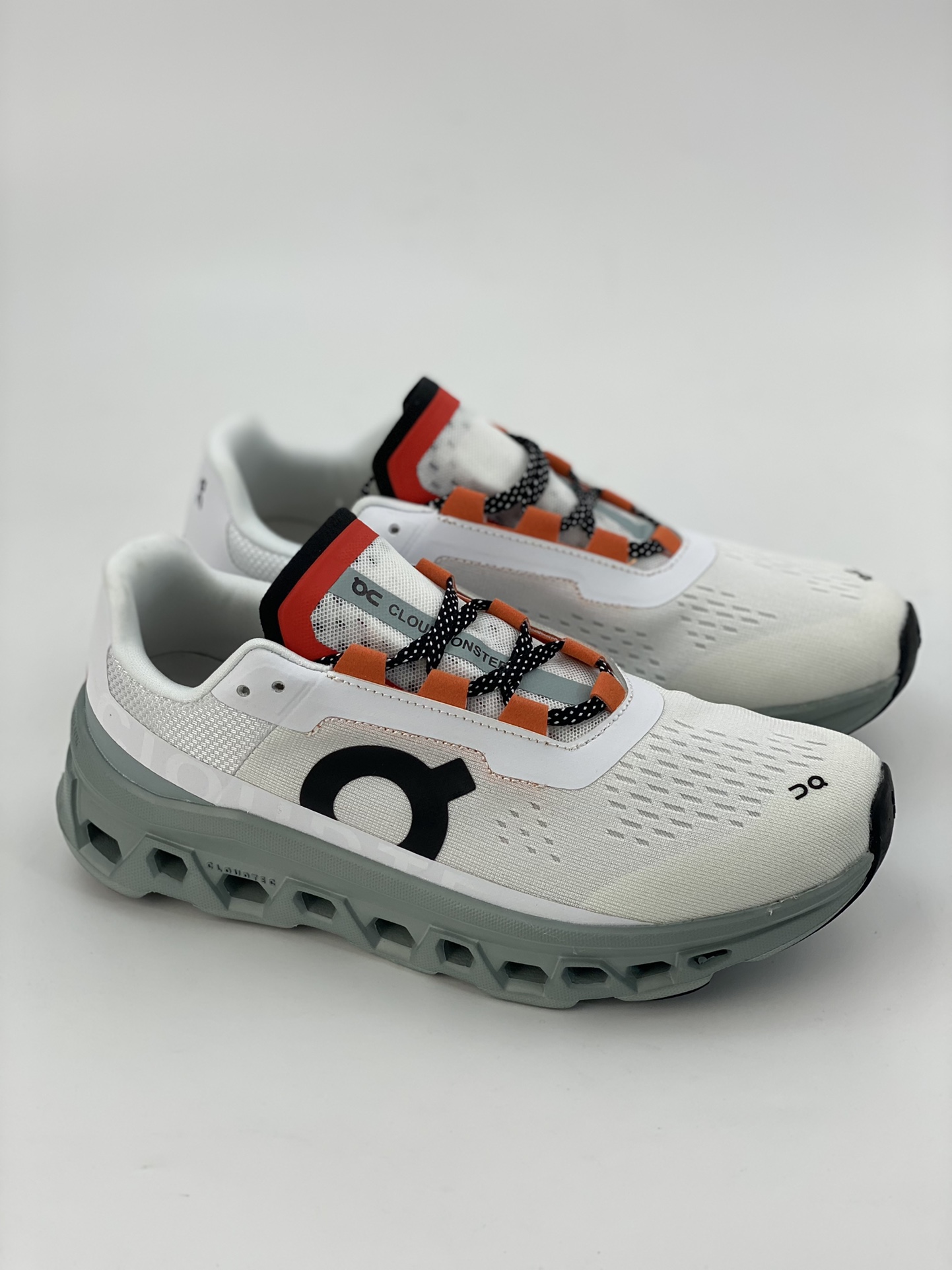 On Cloudmonster is an outdoor lightweight low-top running shoe produced by a pure manufacturer.