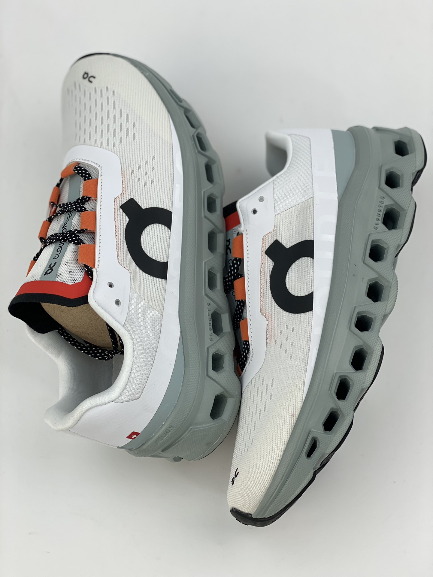 On Cloudmonster is an outdoor lightweight low-top running shoe produced by a pure manufacturer.