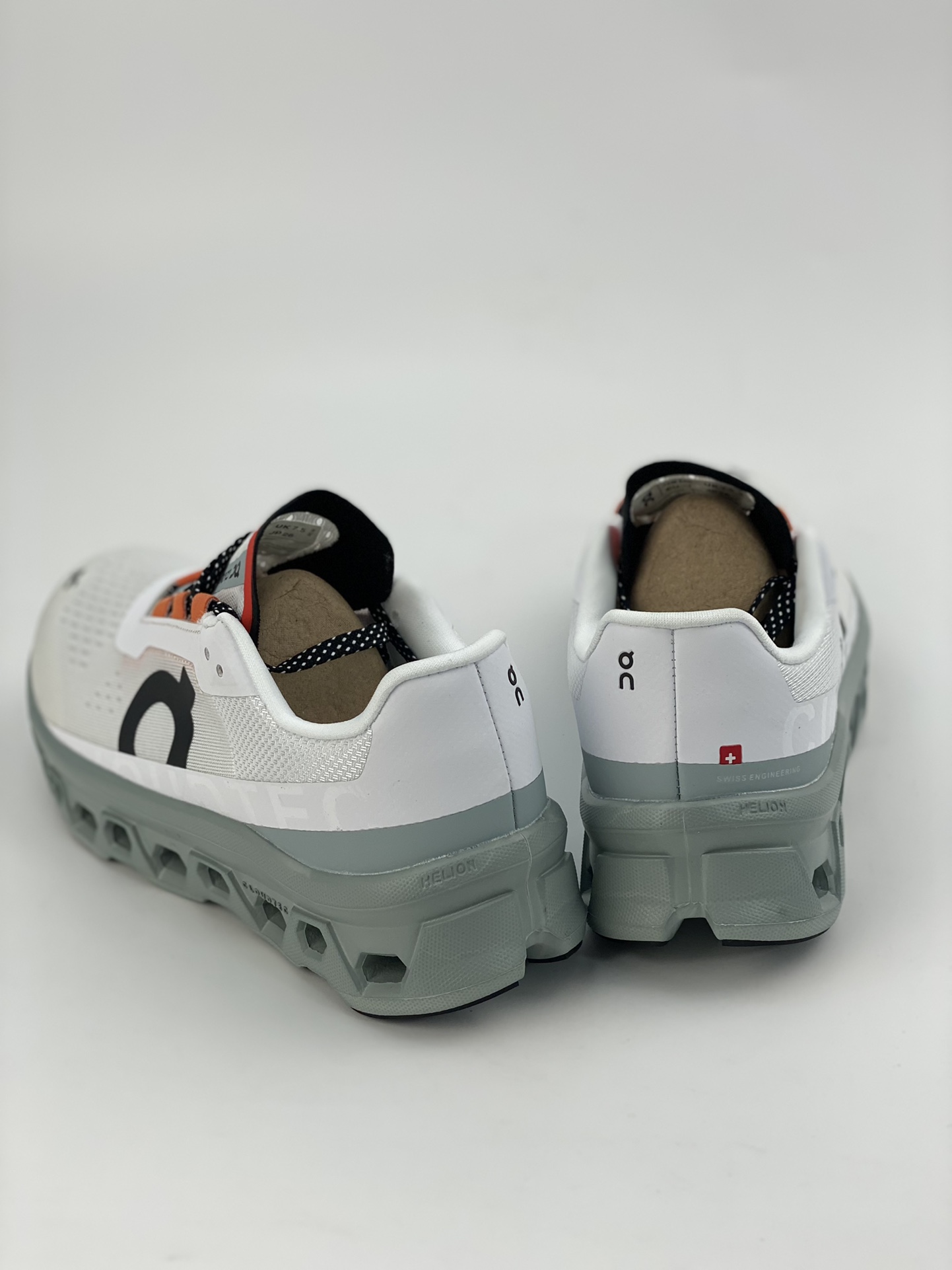 On Cloudmonster is an outdoor lightweight low-top running shoe produced by a pure manufacturer.