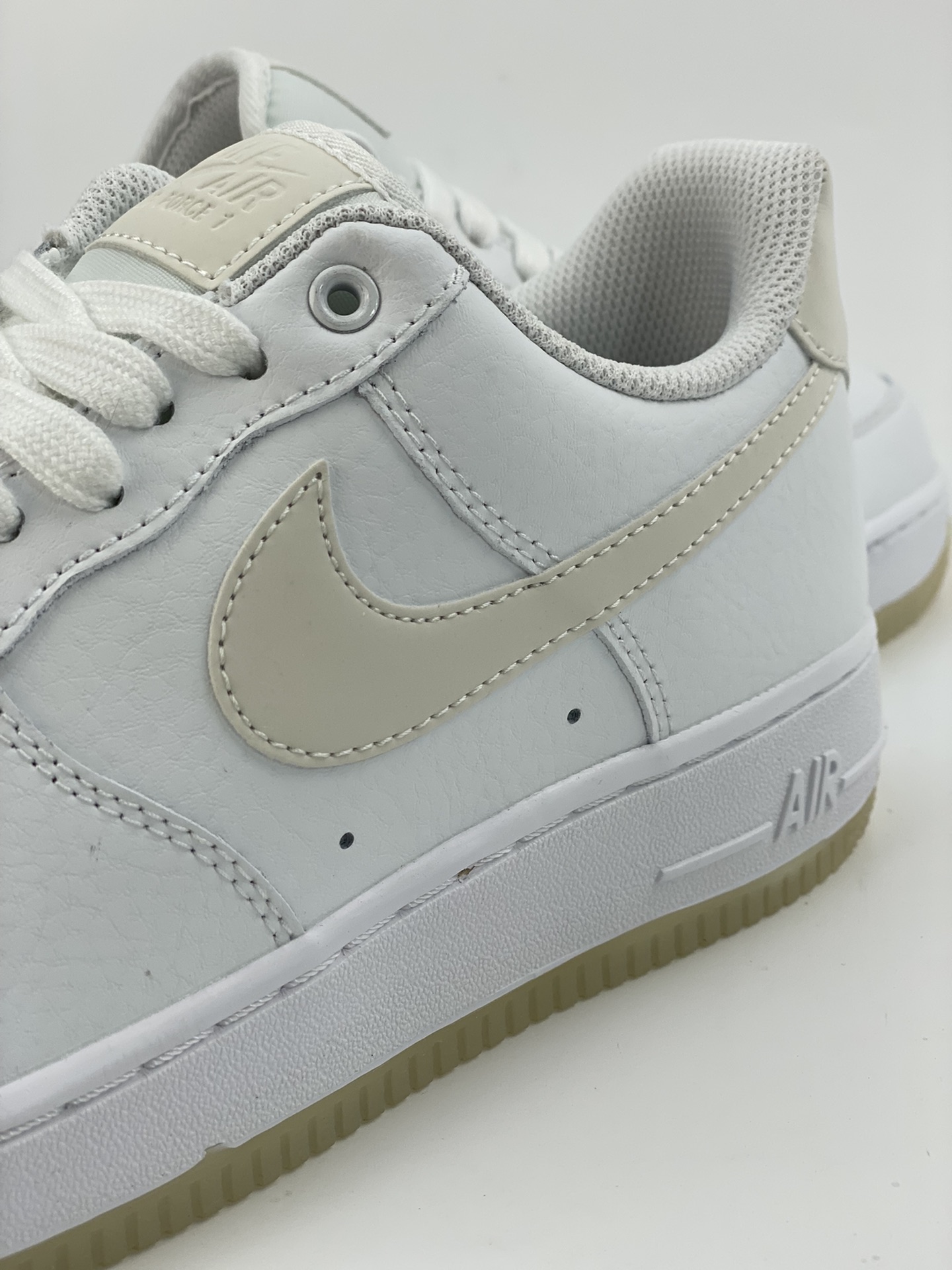 200 Nike Air Force 1 Low 07 夜光白 AO2132-101