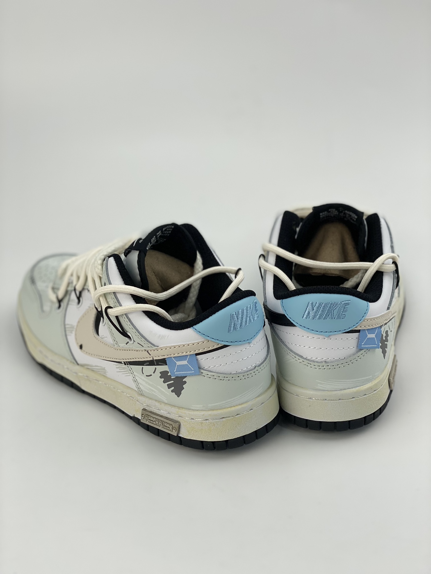 200 NIKE SB Dunk Low 涂鸦绑带 DO6288-100