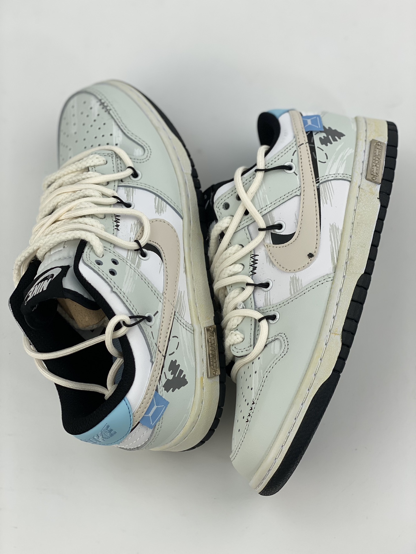 200 NIKE SB Dunk Low 涂鸦绑带 DO6288-100