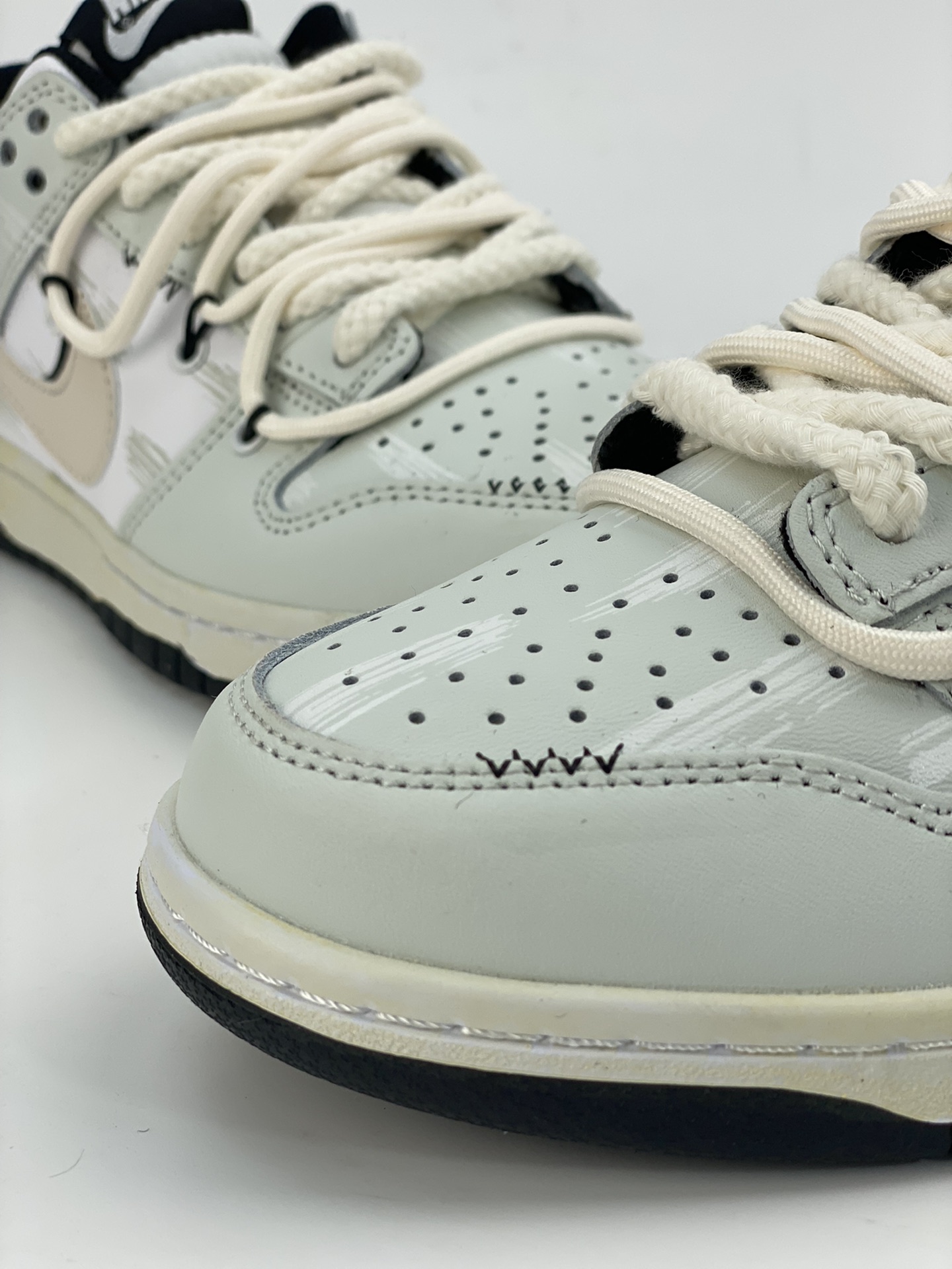 200 NIKE SB Dunk Low 涂鸦绑带 DO6288-100