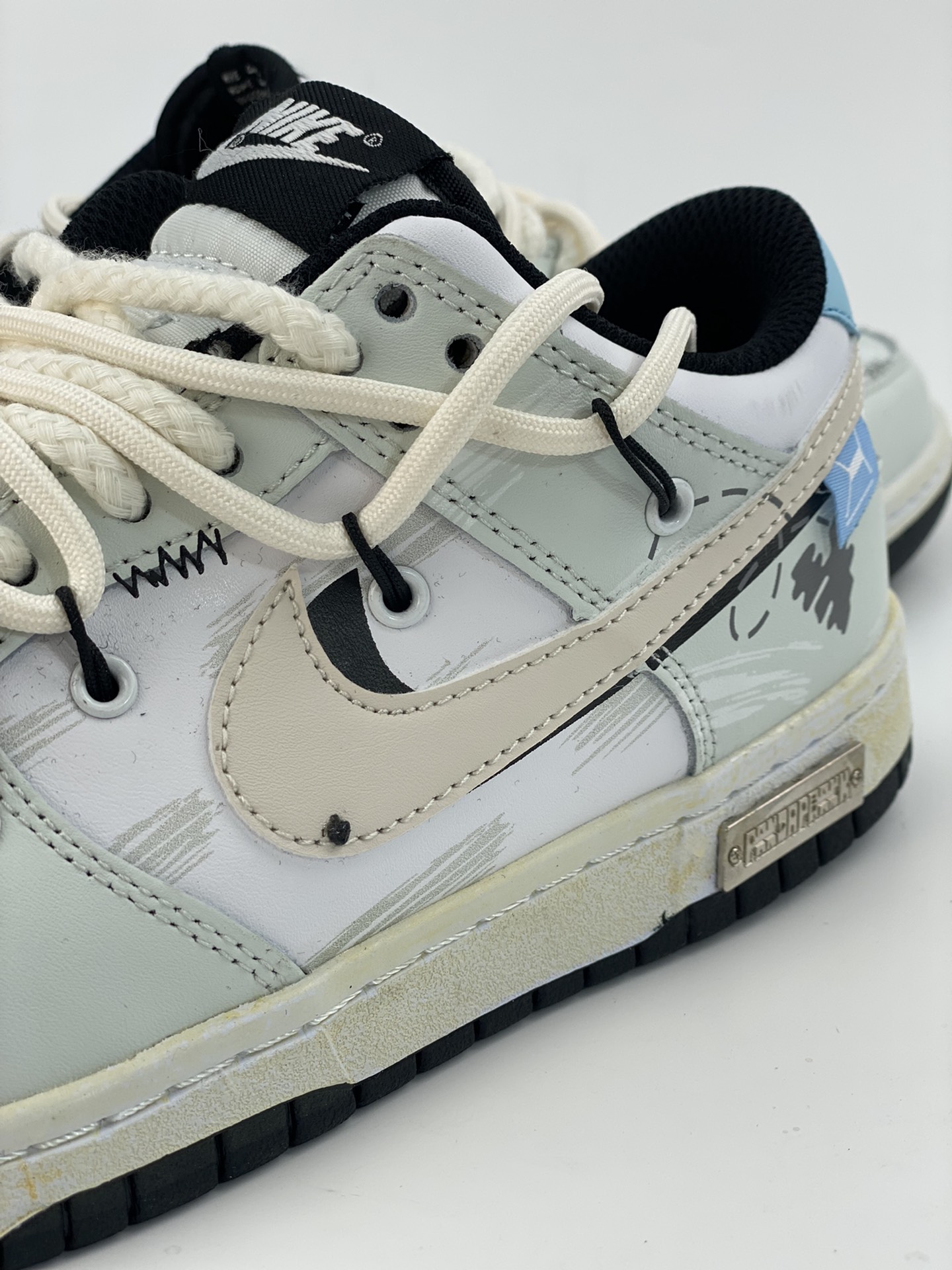 200 NIKE SB Dunk Low 涂鸦绑带 DO6288-100