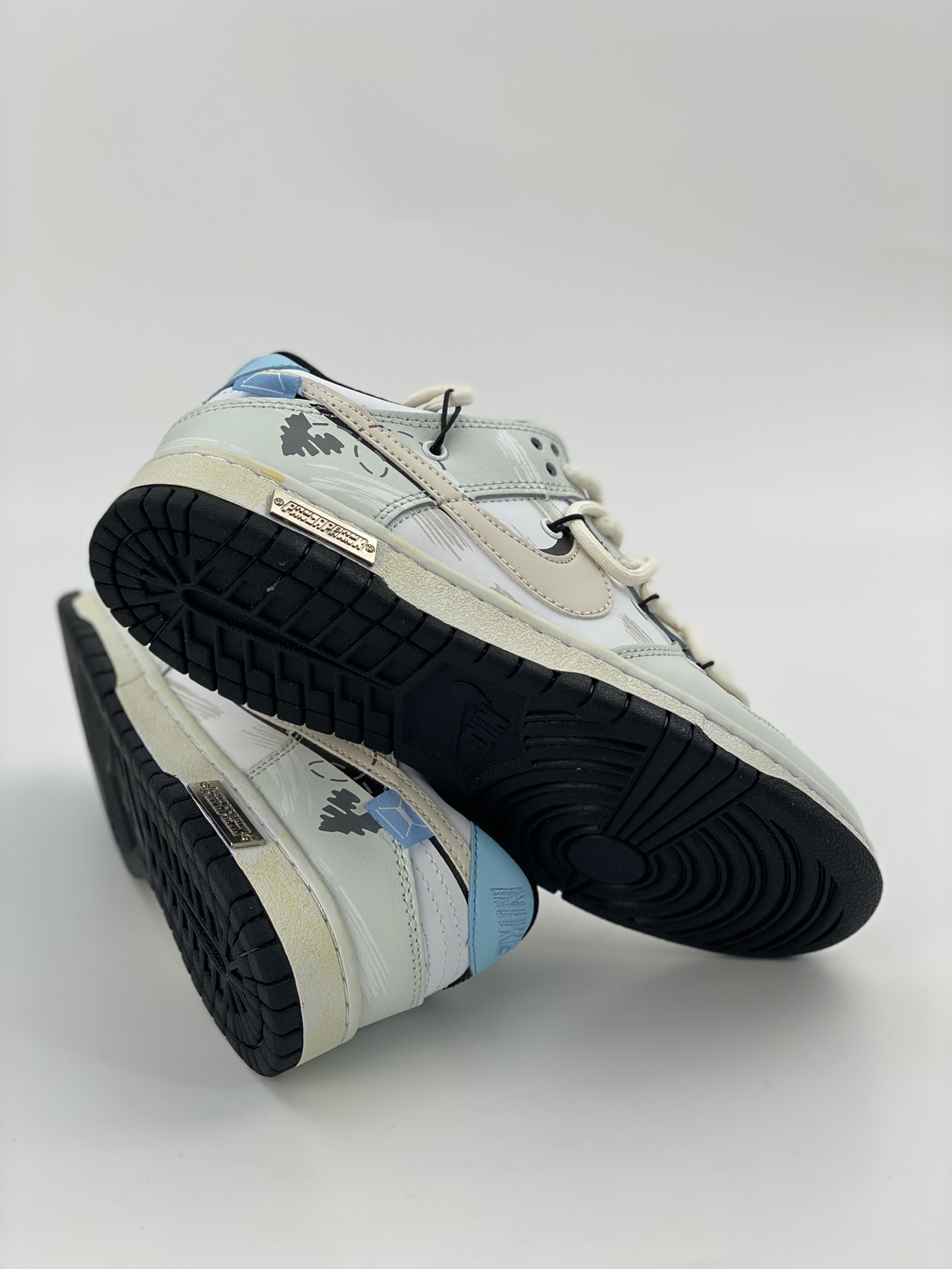 200 NIKE SB Dunk Low 涂鸦绑带 DO6288-100