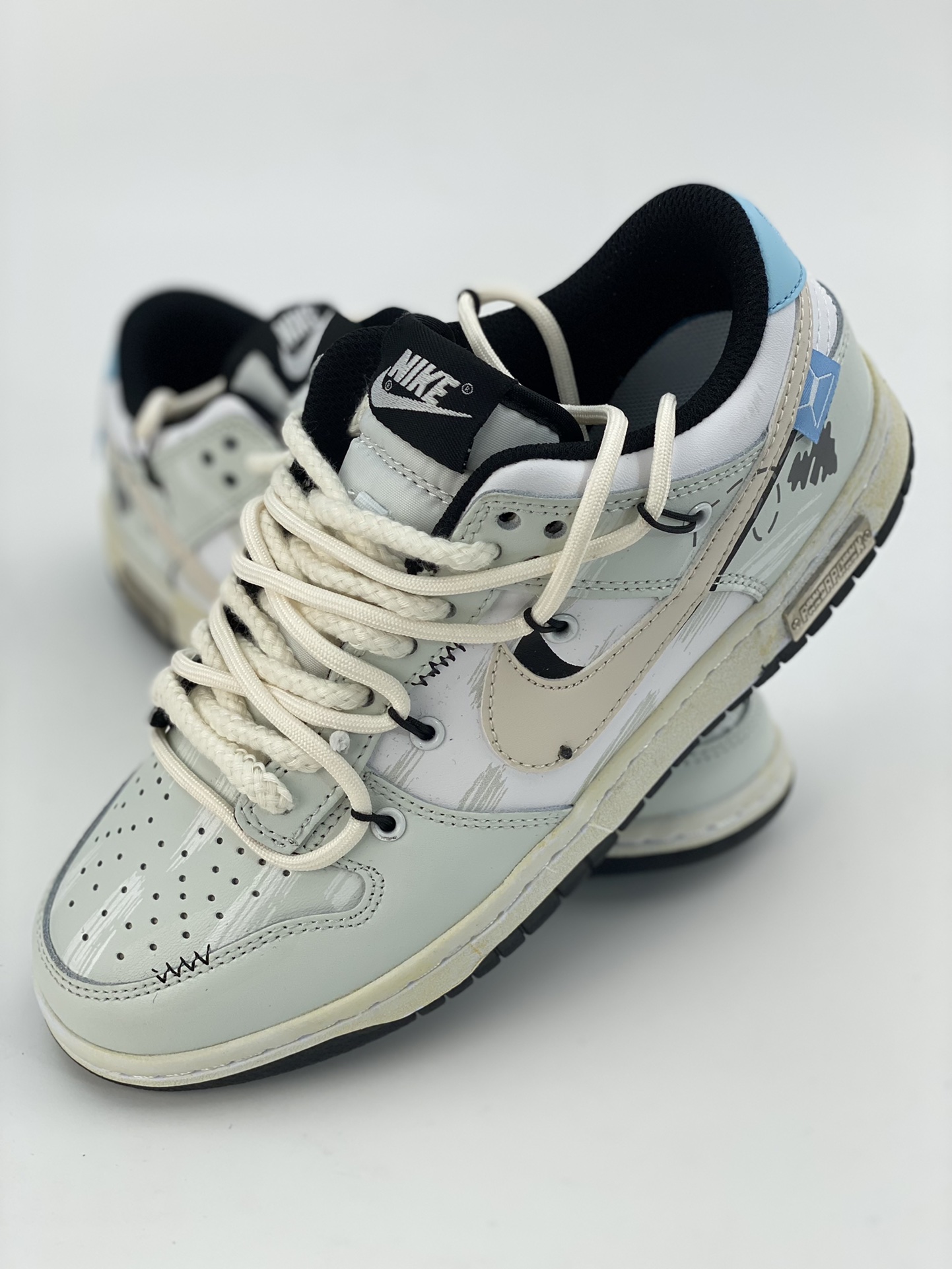 200 NIKE SB Dunk Low 涂鸦绑带 DO6288-100