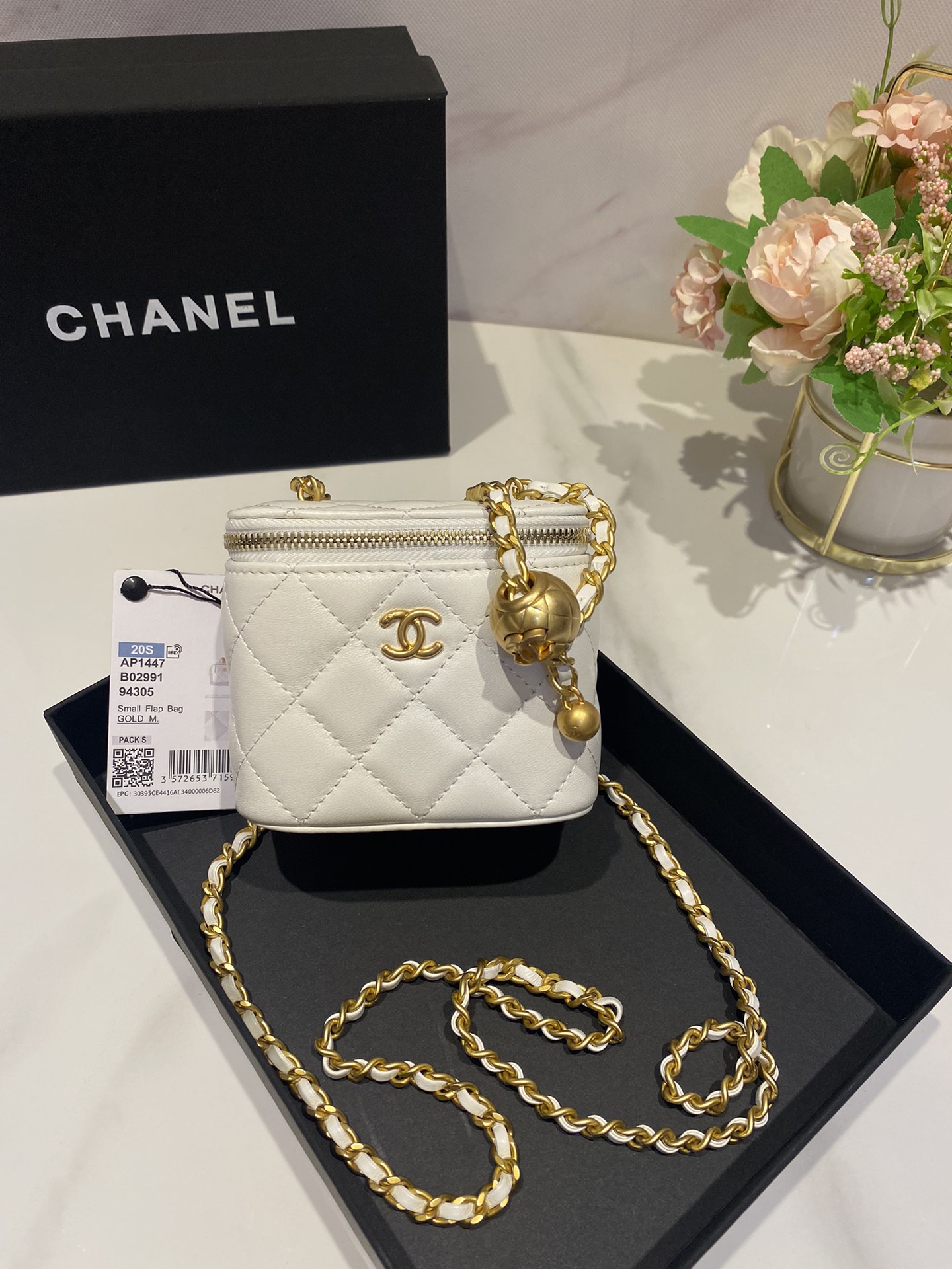 Chanel Bolsos cruzados y bandoleras Oro Colección primavera Underarm