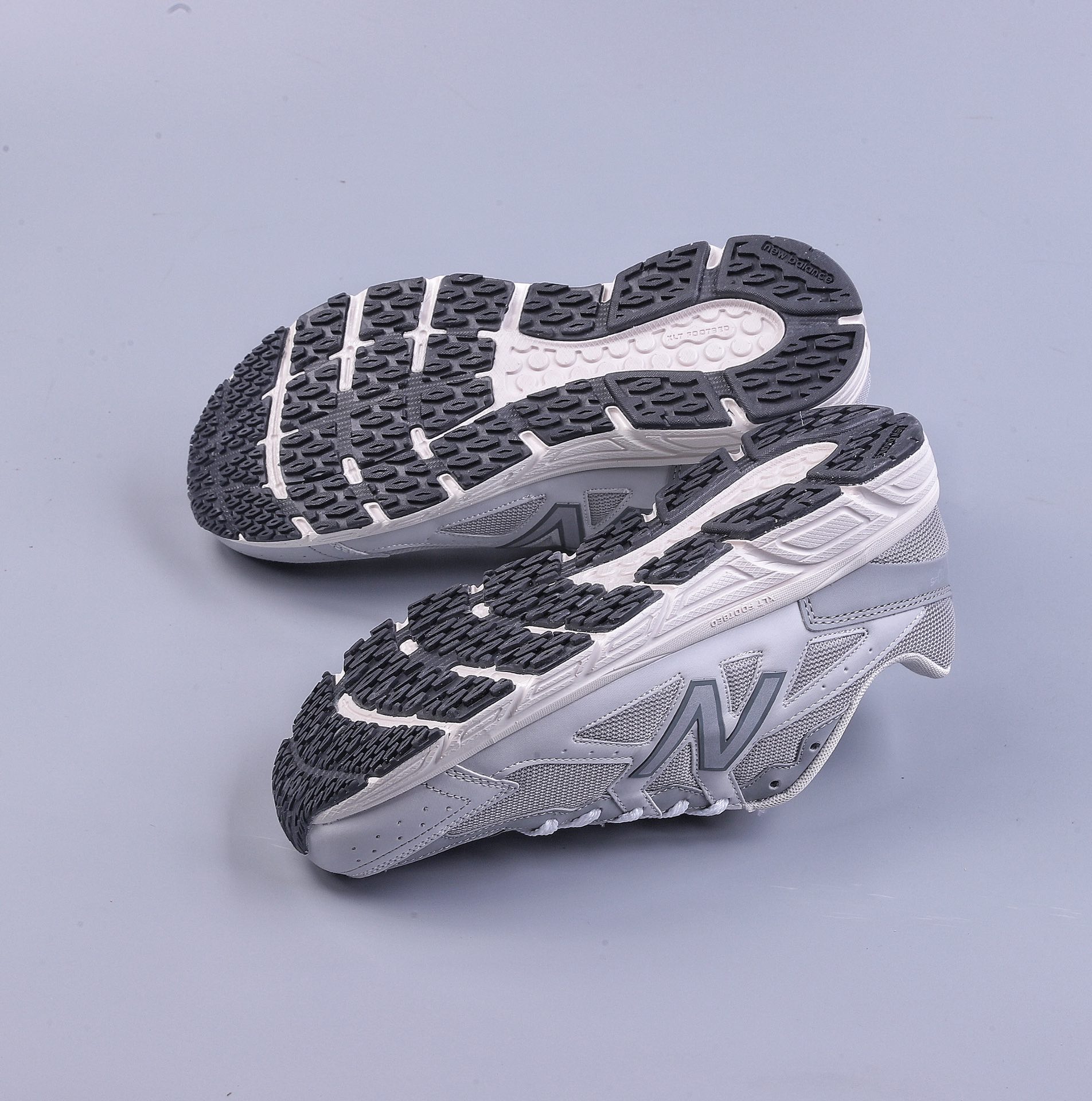 New Balance 480 retro shoes are a particularly popular pair of shoes in Korea W480KR5