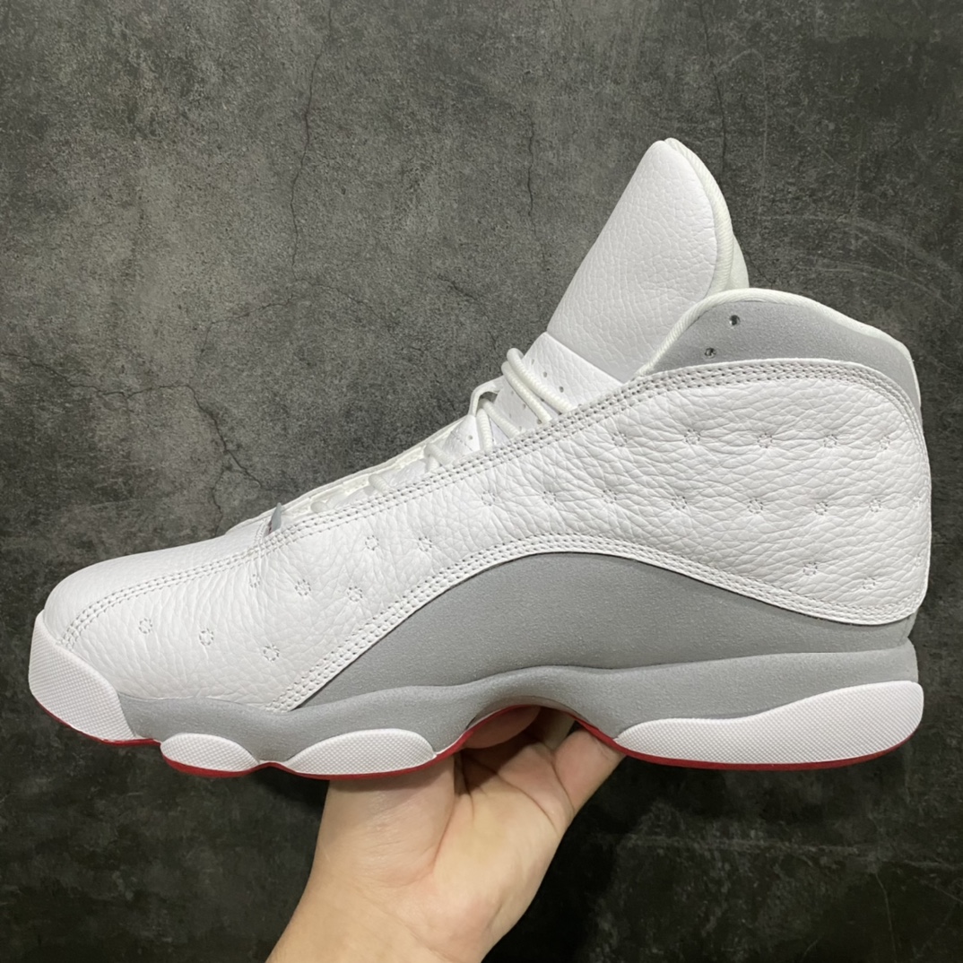 图片[2]-【外贸版】Air Jordan AJ13 新白红 414571-160n纯原大厂出品 全系列原楦原纸板开发 采购原厂皮料 原厂定型 后跟完美效果 到手可放心比对发售原鞋 上脚百分百充当正品驾驭 真正原装公司级完美鞋型 一切细节实拍所见所得！纸板中底、钢印 完美版型 尺码：40 40.5 41 42 42.5 43 44 44.5 45 46 47.5-莆田鞋批发中心