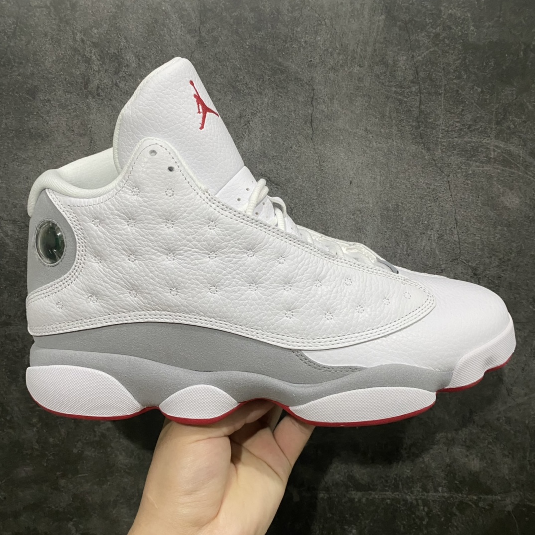 【外贸版】Air Jordan AJ13 新白红 414571-160n纯原大厂出品 全系列原楦原纸板开发 采购原厂皮料 原厂定型 后跟完美效果 到手可放心比对发售原鞋 上脚百分百充当正品驾驭 真正原装公司级完美鞋型 一切细节实拍所见所得！纸板中底、钢印 完美版型 尺码：40 40.5 41 42 42.5 43 44 44.5 45 46 47.5-莆田鞋批发中心