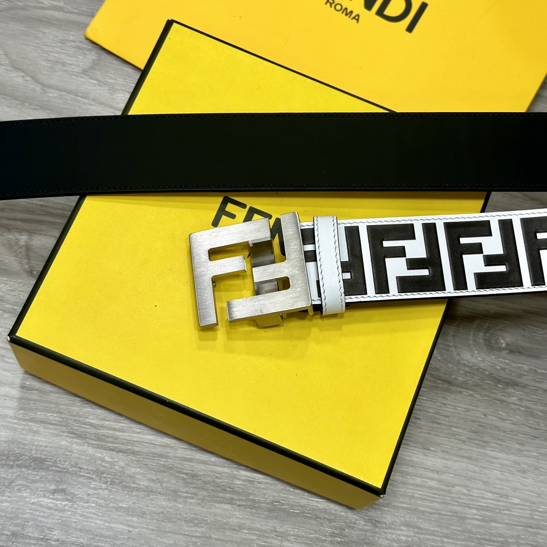 FENDI芬迪宽38MM标志造型宽皮