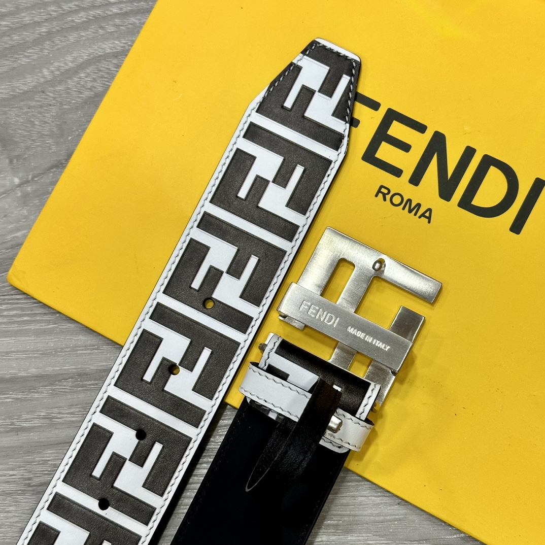 FENDI芬迪宽38MM标志造型宽皮