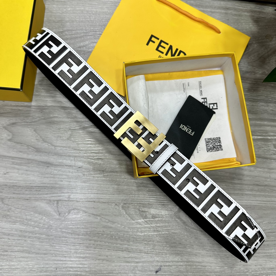 FENDI芬迪宽38MM标志造型宽皮