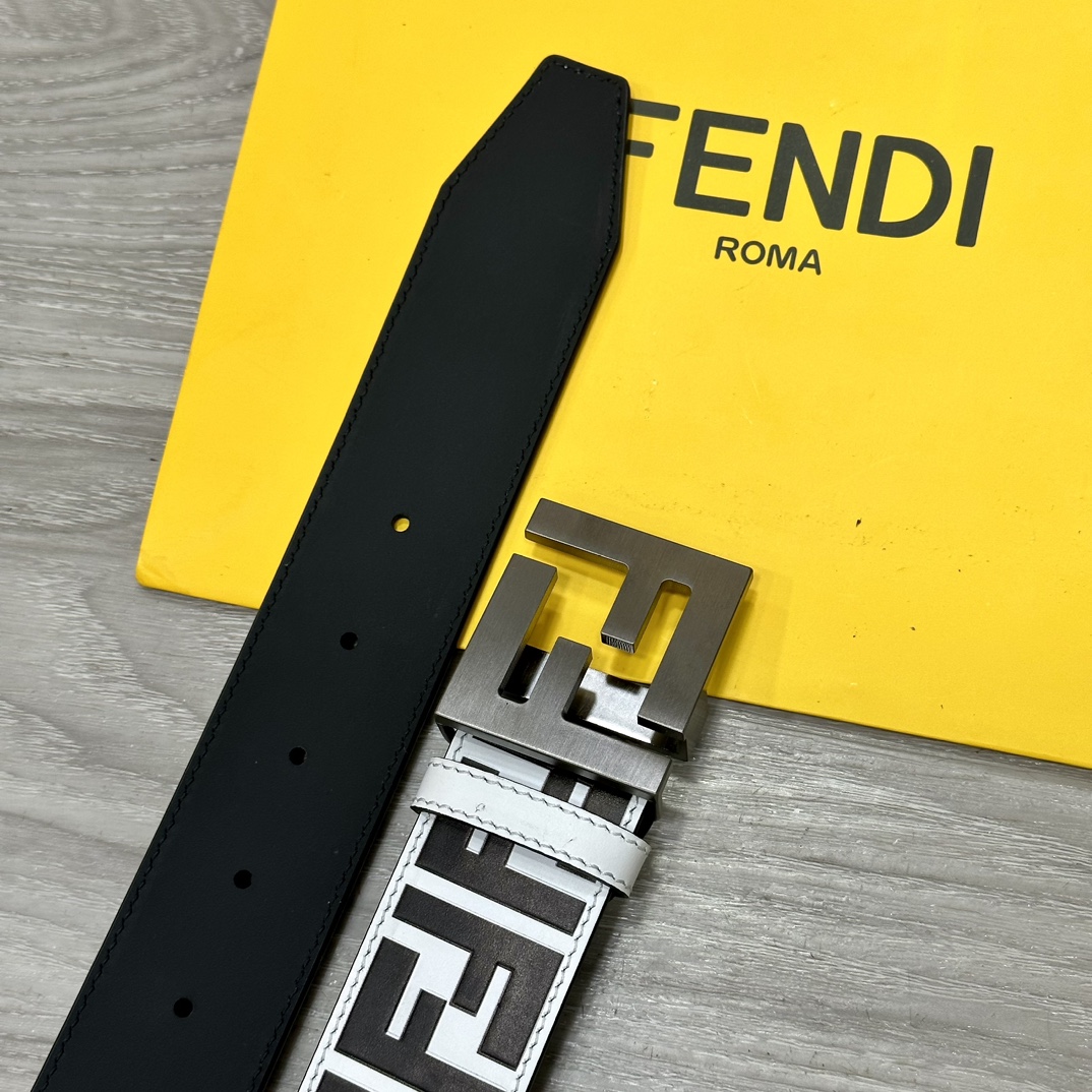 FENDI芬迪宽38MM标志造型宽皮