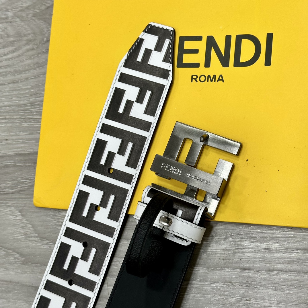 FENDI芬迪宽38MM标志造型宽皮