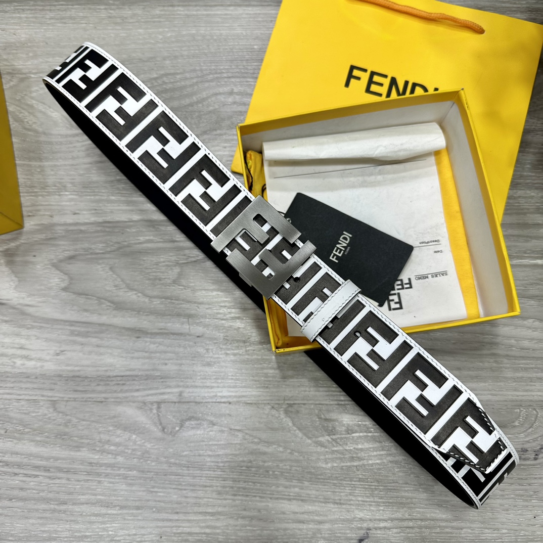 FENDI芬迪宽38MM标志造型宽皮