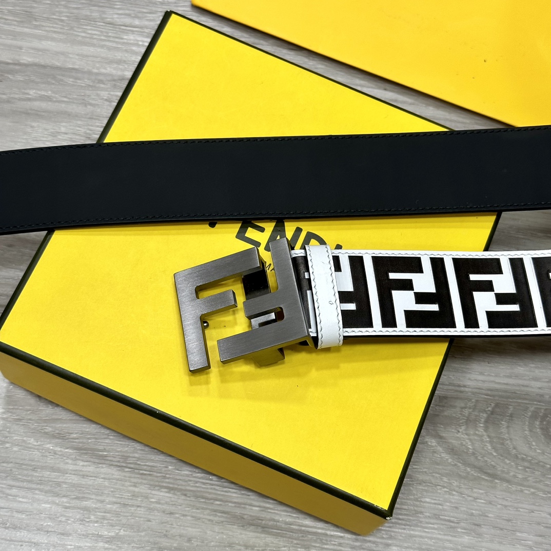 FENDI芬迪宽38MM标志造型宽皮