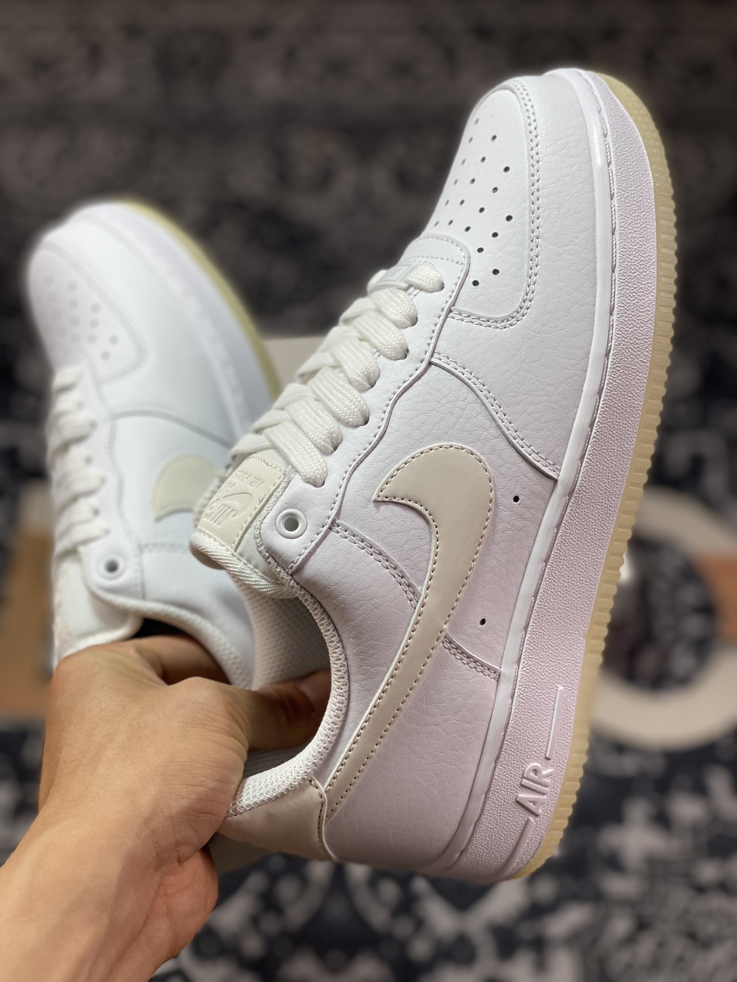 200 Nike Wmns Air Force 1 07 Essential”White Sole Glow”空军一号板鞋“皮革白水晶夜光3M钩”AO2132-101