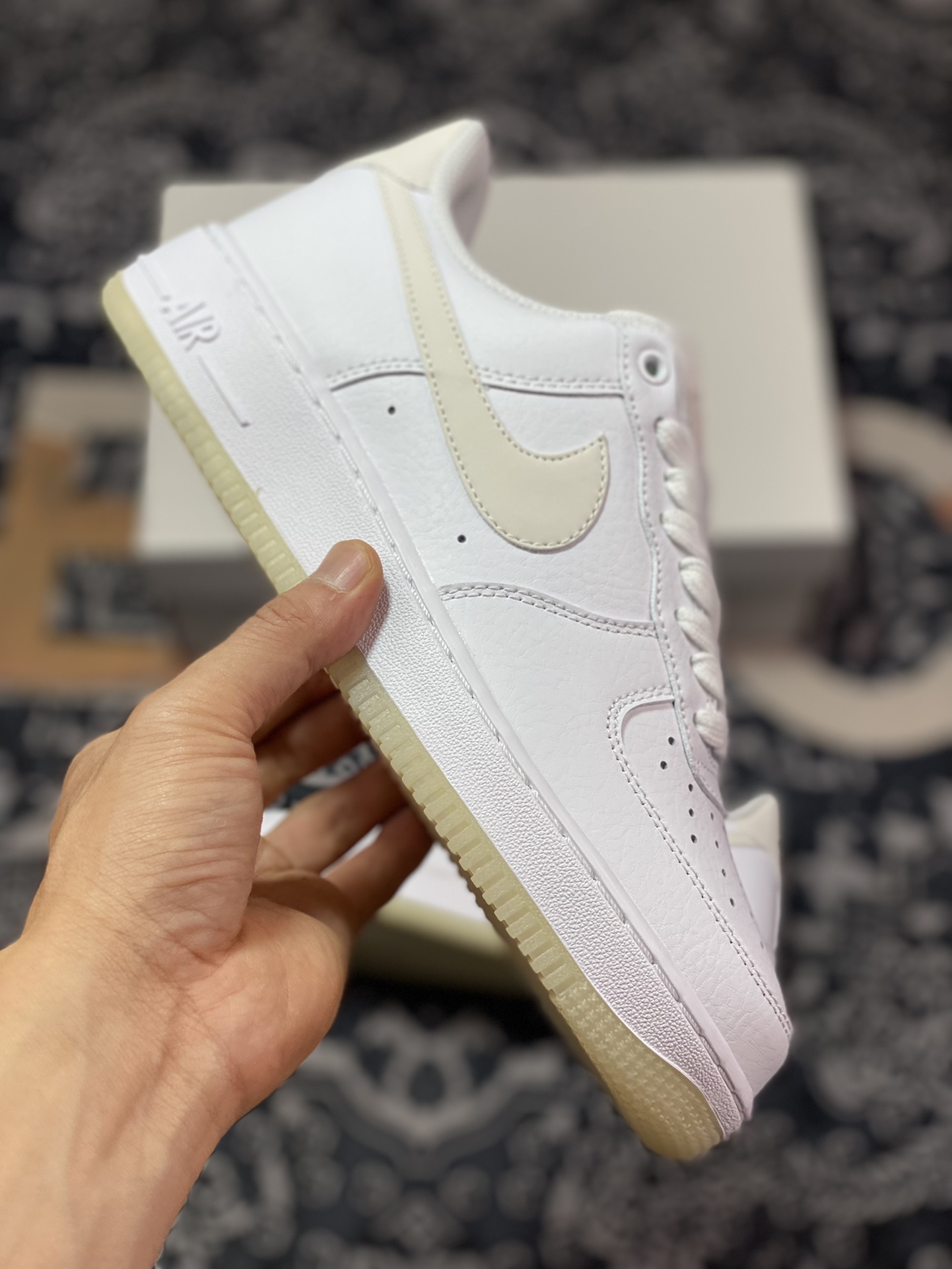 200 Nike Wmns Air Force 1 07 Essential”White Sole Glow”空军一号板鞋“皮革白水晶夜光3M钩”AO2132-101