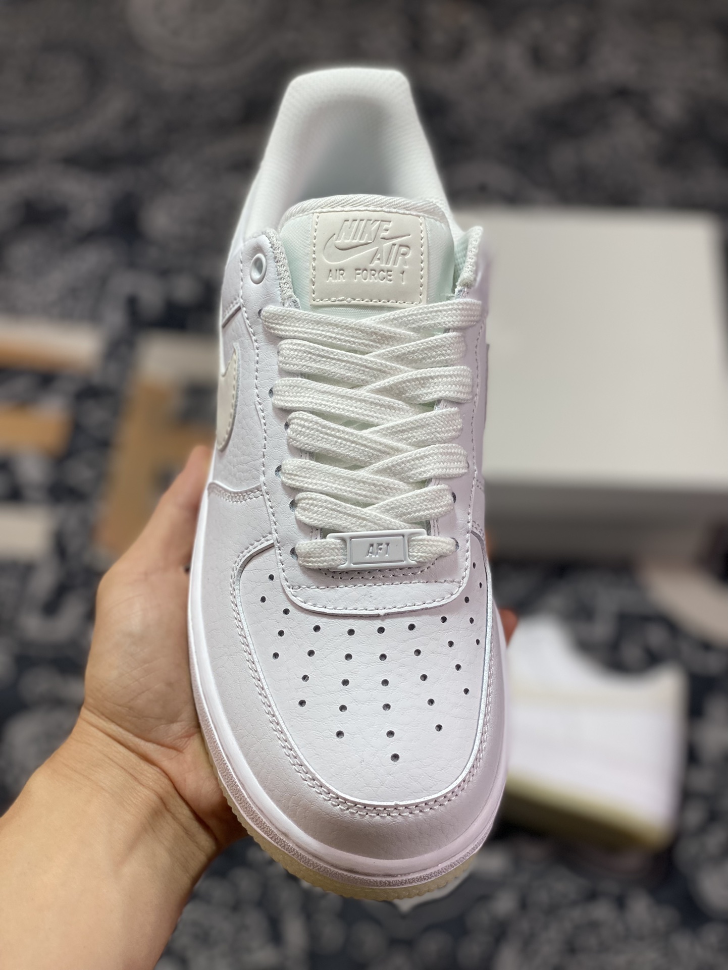 200 Nike Wmns Air Force 1 07 Essential”White Sole Glow”空军一号板鞋“皮革白水晶夜光3M钩”AO2132-101