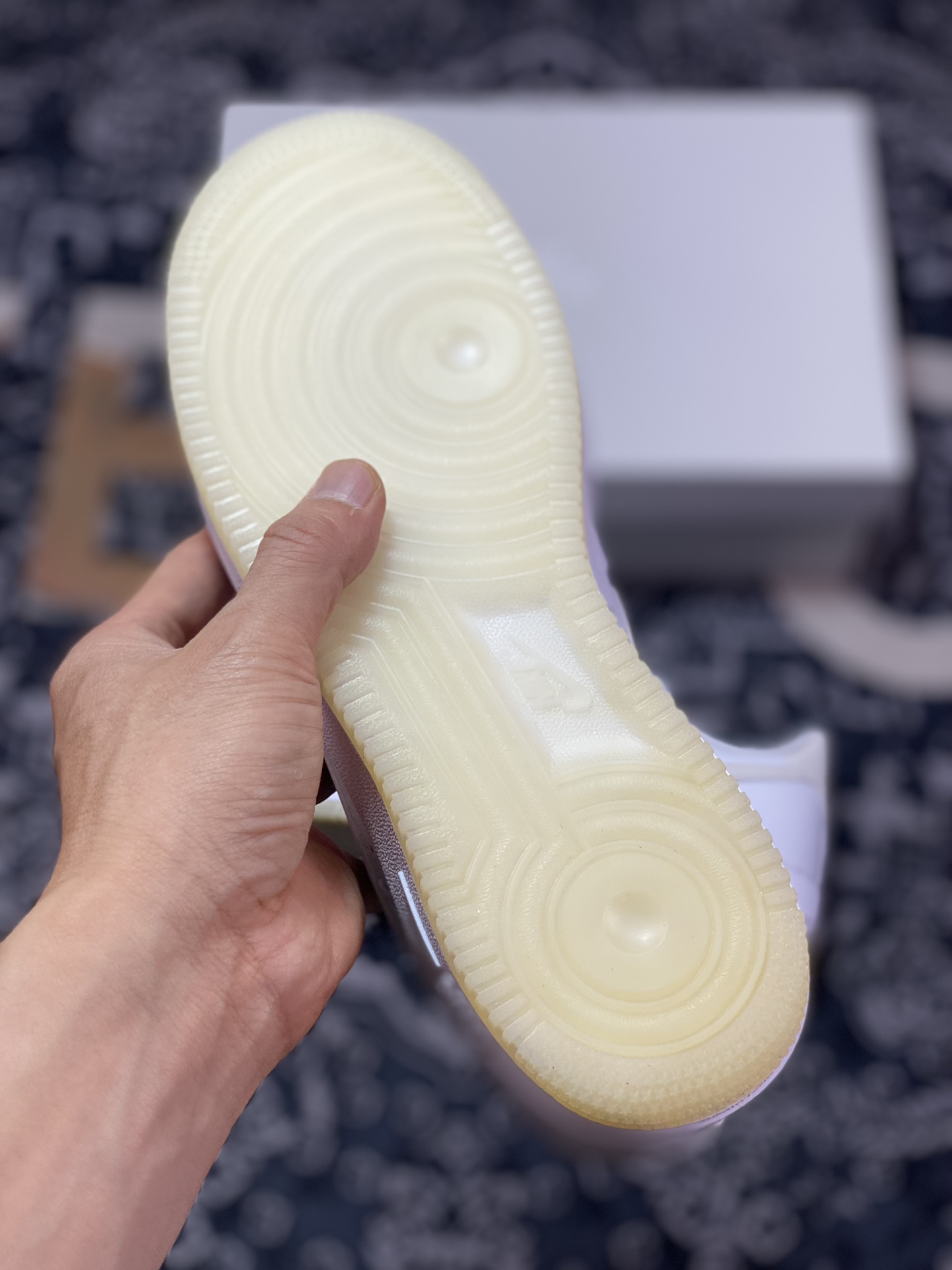 200 Nike Wmns Air Force 1 07 Essential”White Sole Glow”空军一号板鞋“皮革白水晶夜光3M钩”AO2132-101