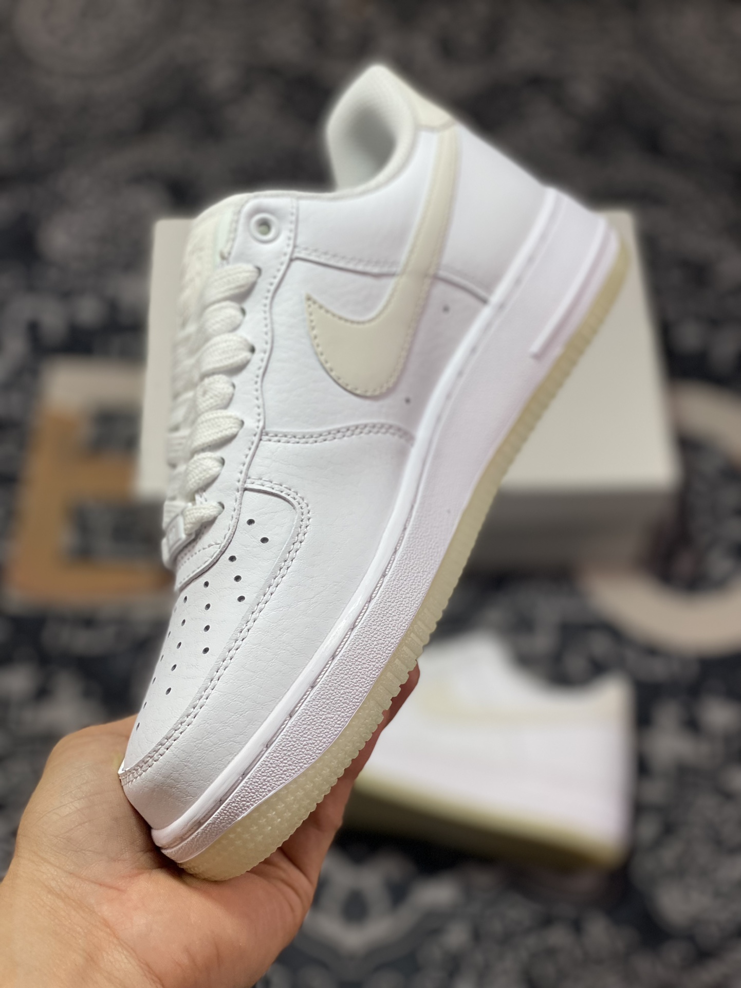 200 Nike Wmns Air Force 1 07 Essential”White Sole Glow”空军一号板鞋“皮革白水晶夜光3M钩”AO2132-101