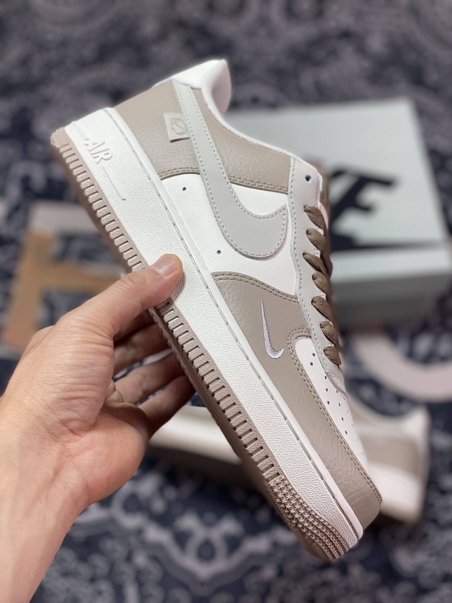 240 Nike Air Force 1 '07 Low QS”Mocha Brown/Sail White Swoosh”空军一号板鞋“皮革摩卡棕米白小钩”DB3301-133