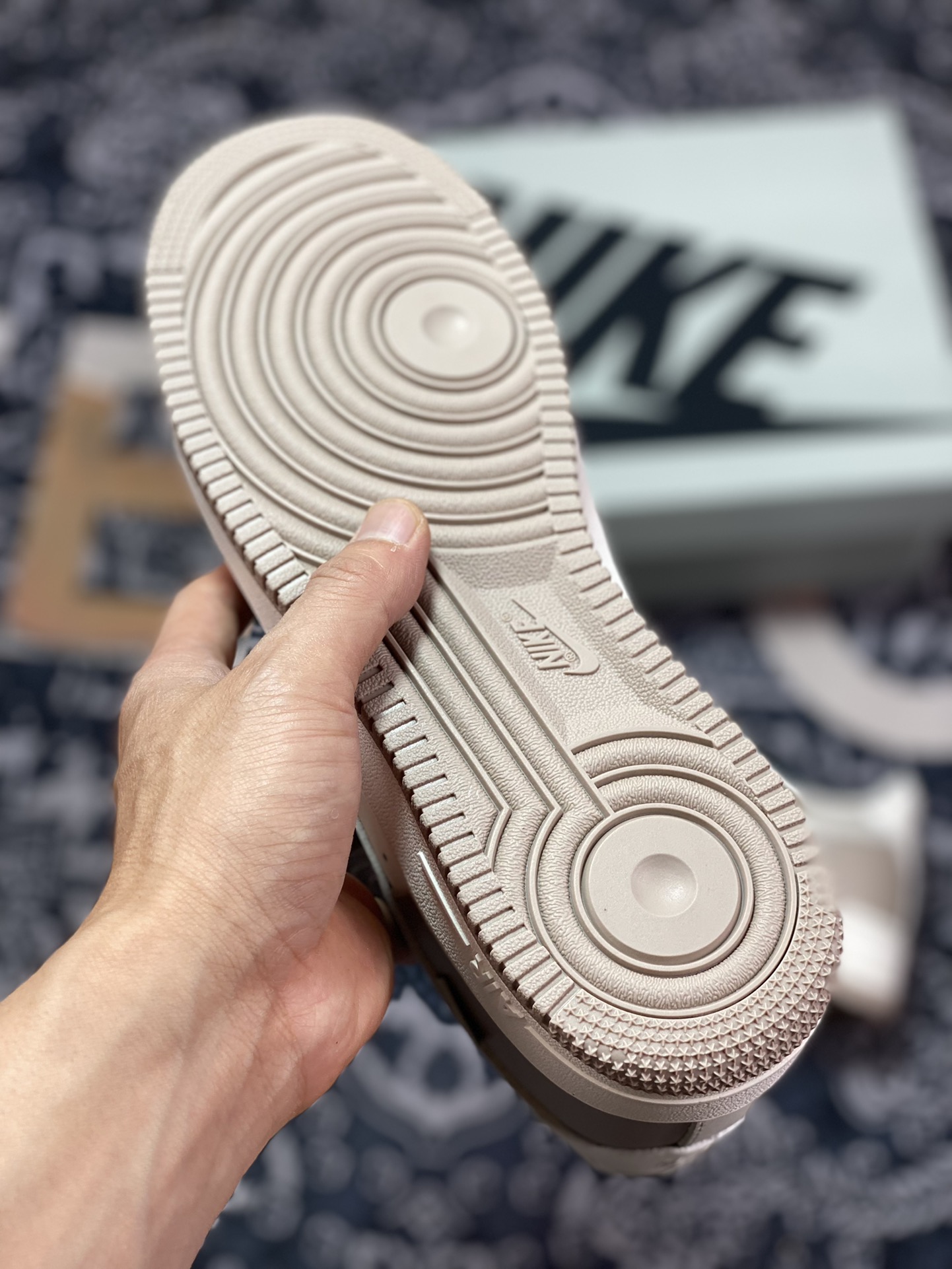240 Nike Air Force 1 '07 Low QS”Mocha Brown/Sail White Swoosh”空军一号板鞋“皮革摩卡棕米白小钩”DB3301-133