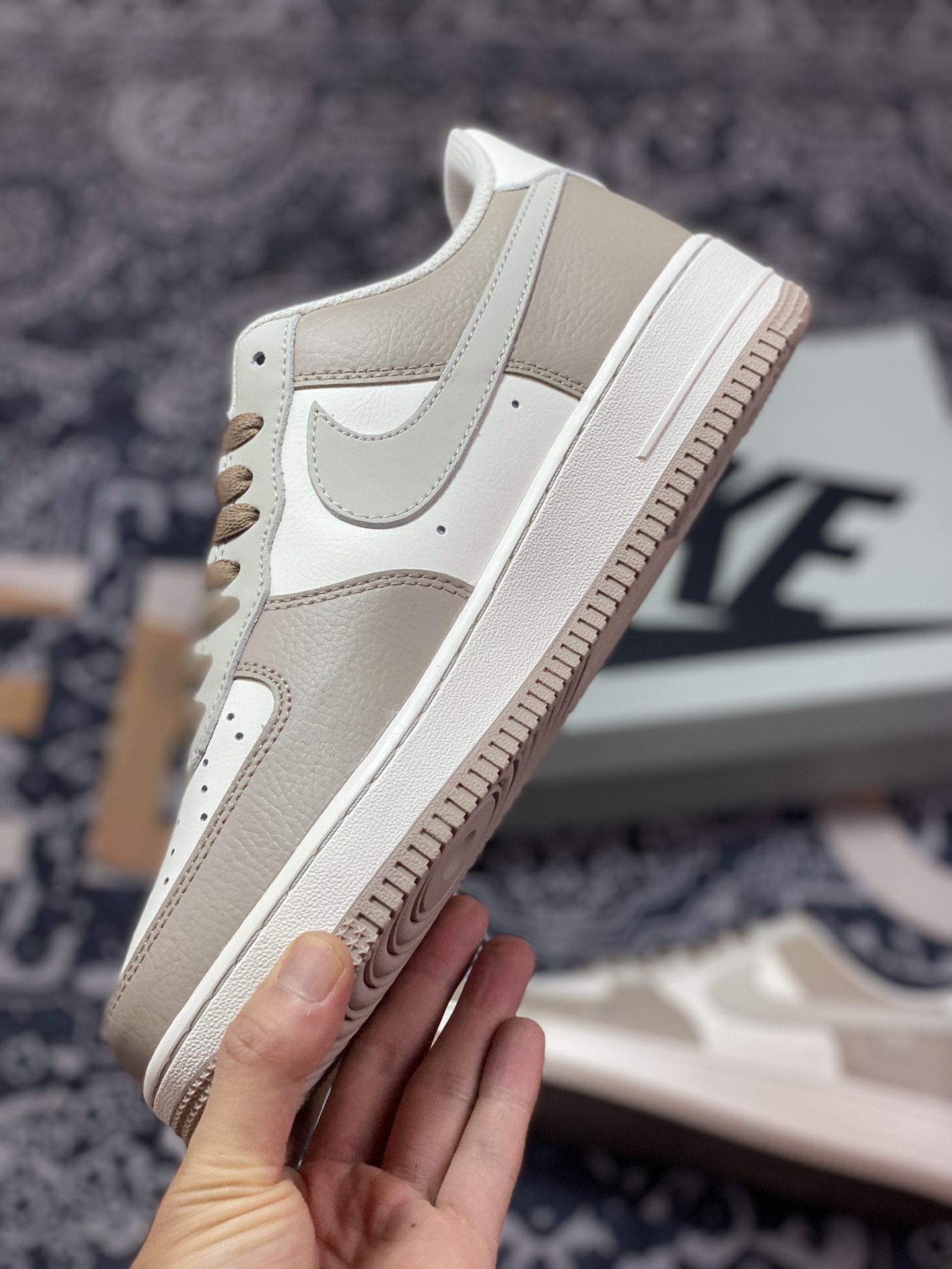 240 Nike Air Force 1 '07 Low QS”Mocha Brown/Sail White Swoosh”空军一号板鞋“皮革摩卡棕米白小钩”DB3301-133
