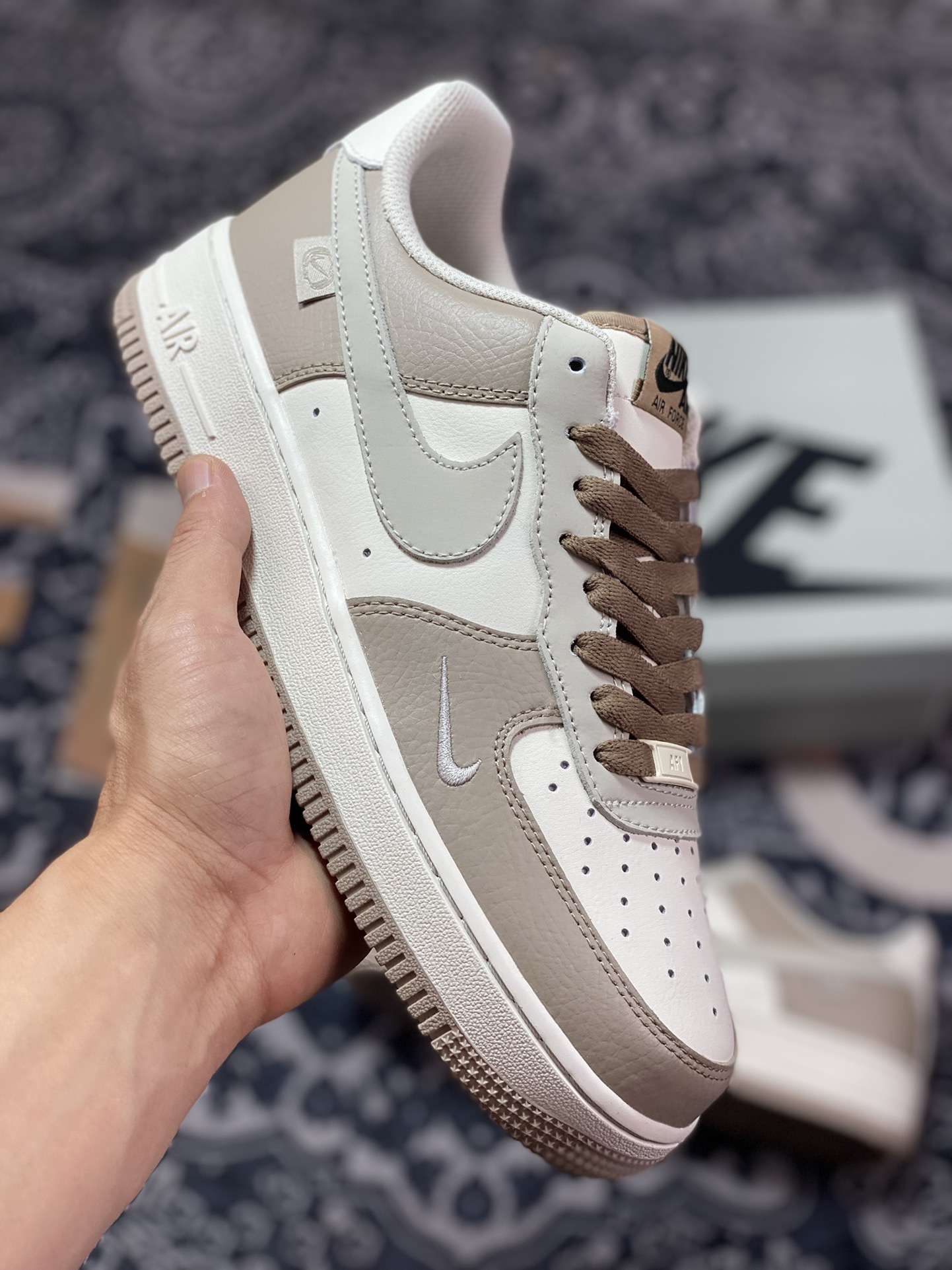 240 Nike Air Force 1 ’07 Low QS”Mocha Brown/Sail White Swoosh”空军一号板鞋“皮革摩卡棕米白小钩”DB3301-133