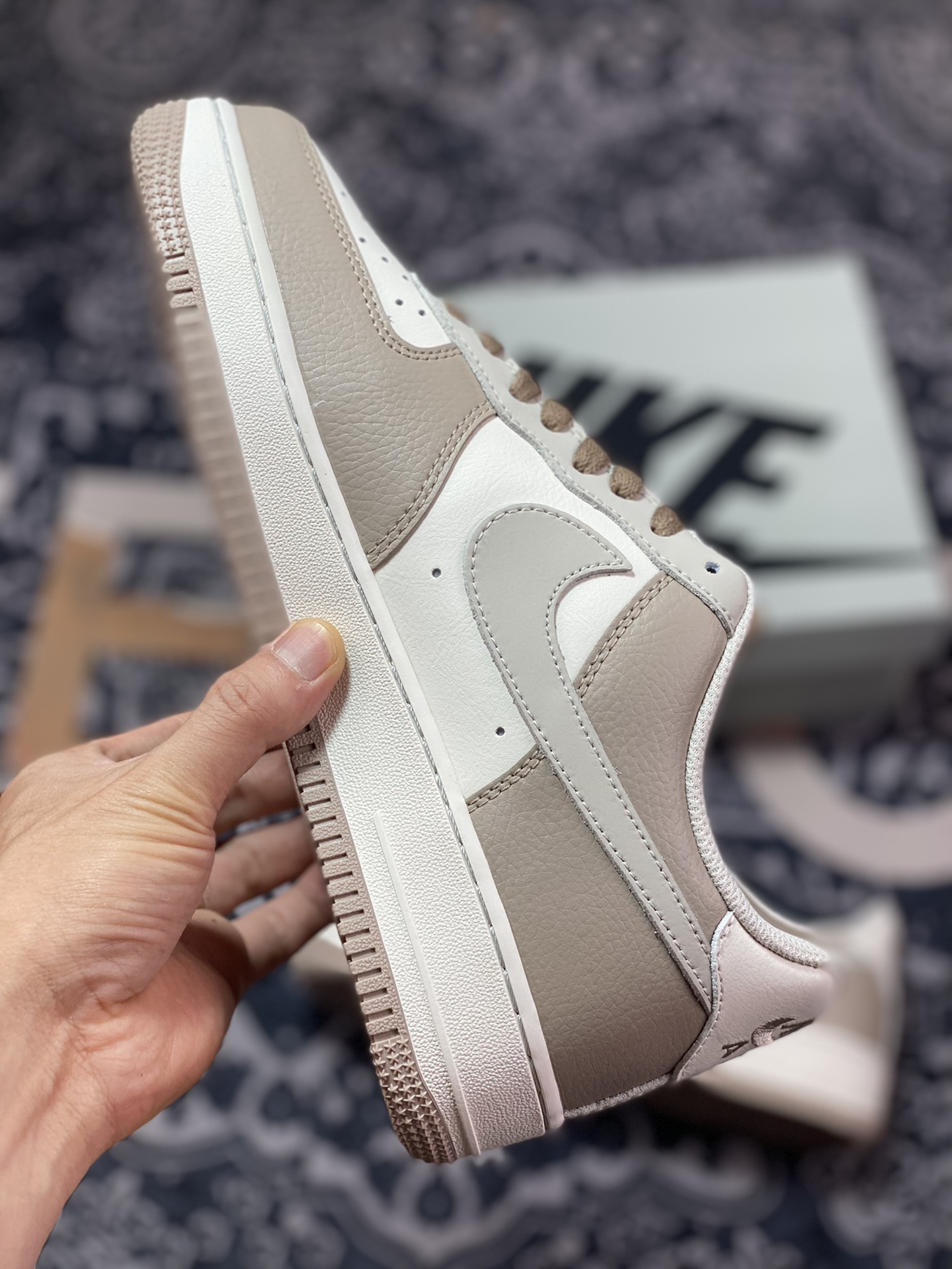240 Nike Air Force 1 '07 Low QS”Mocha Brown/Sail White Swoosh”空军一号板鞋“皮革摩卡棕米白小钩”DB3301-133
