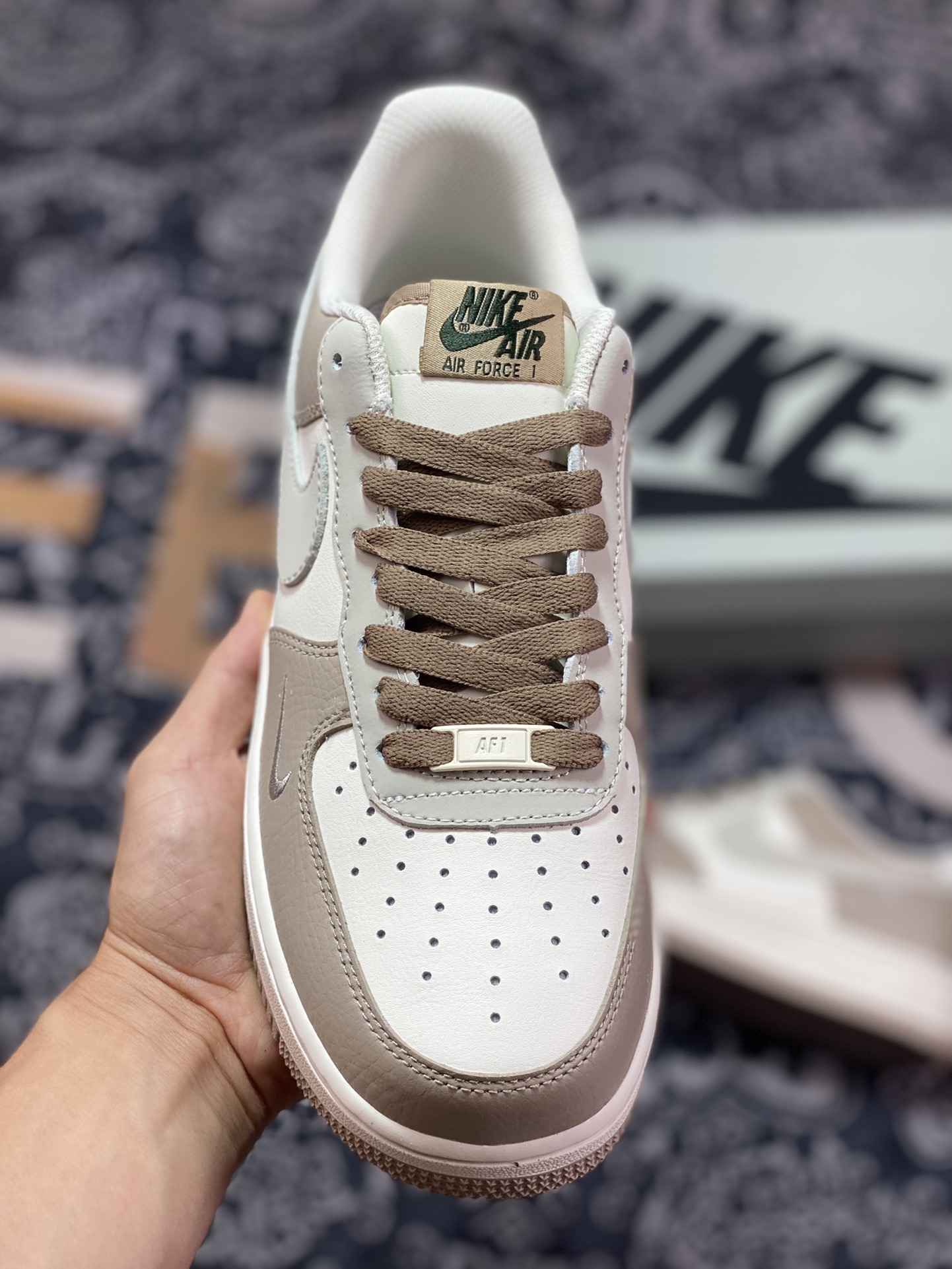 240 Nike Air Force 1 '07 Low QS”Mocha Brown/Sail White Swoosh”空军一号板鞋“皮革摩卡棕米白小钩”DB3301-133