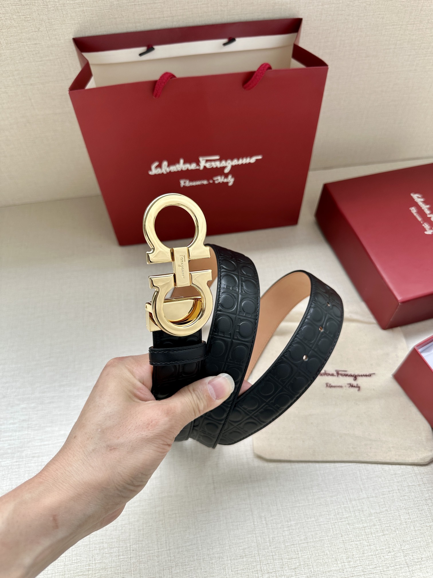 菲拉格慕尺寸:34mm精品专柜扣真空