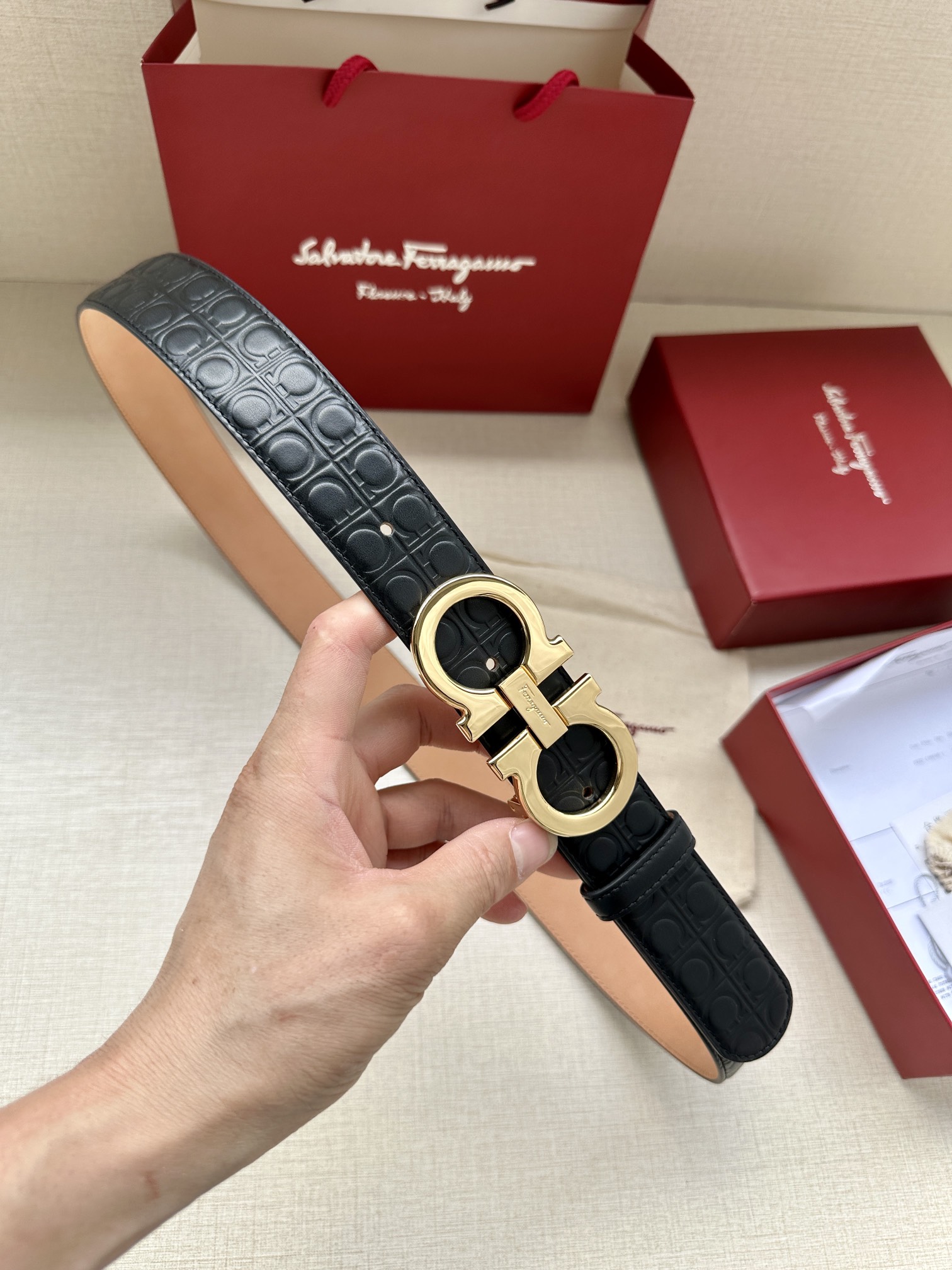 菲拉格慕尺寸:34mm精品专柜扣真空