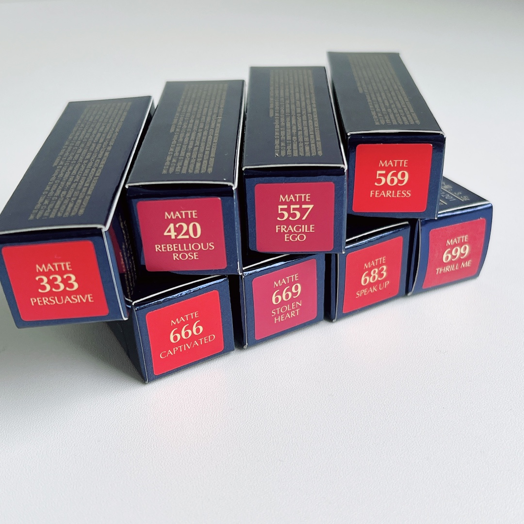 专柜品质/55💰包邮
雅诗兰黛绒雾小金管口红！色号：333-420-557-569-626-666-669-683-699。