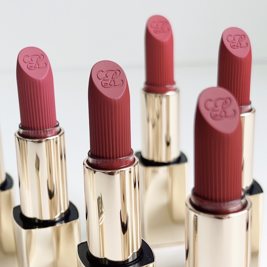 专柜品质/55💰包邮
雅诗兰黛绒雾小金管口红！色号：333-420-557-569-626-666-669-683-699。