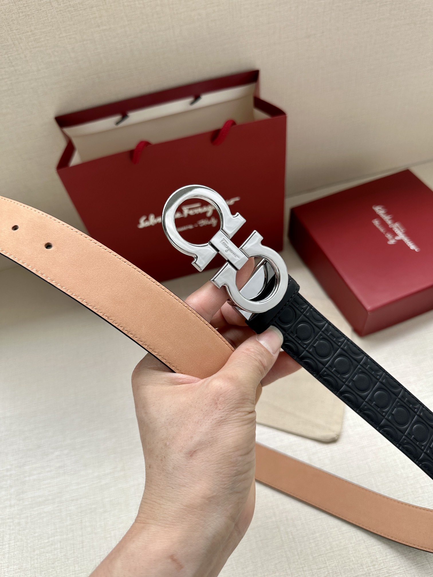 菲拉格慕尺寸:34mm精品专柜扣真空