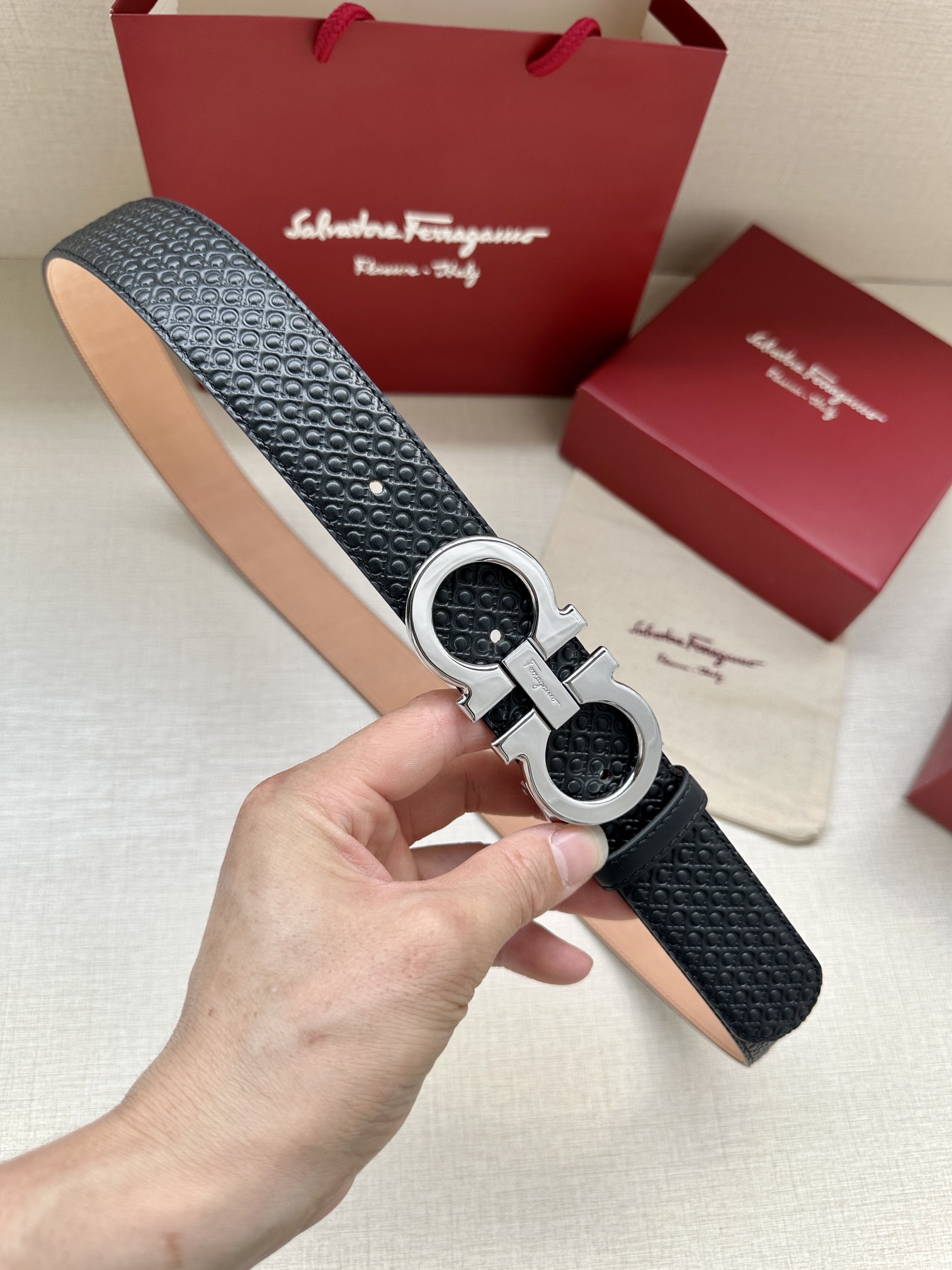 菲拉格慕尺寸:34mm精品专柜扣真空
