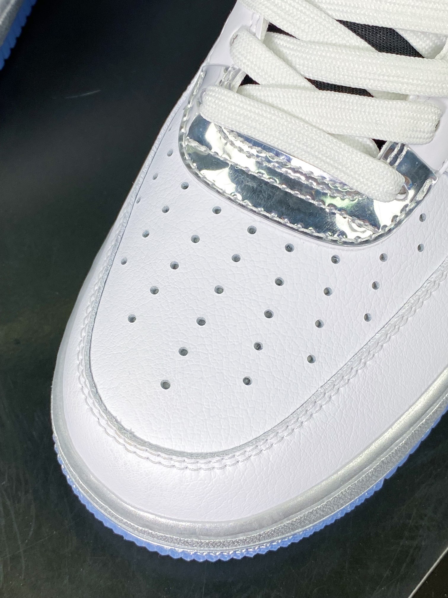 200 Air Force 1'07 Low SE”White Chrome”空军一号经典低帮板鞋“皮革白银冰块底”DX6764-100