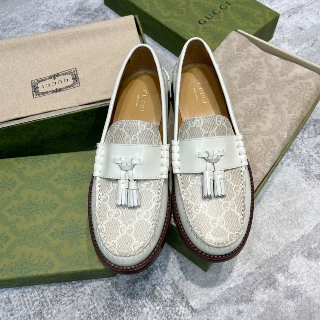 GUCCI 乐福鞋 白色 老花 牛皮 流苏