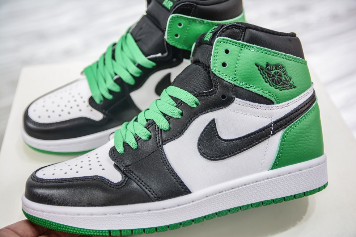 Air Jordan 1 High OG “Black and Lucky Green” black and green toes DZ5485-031