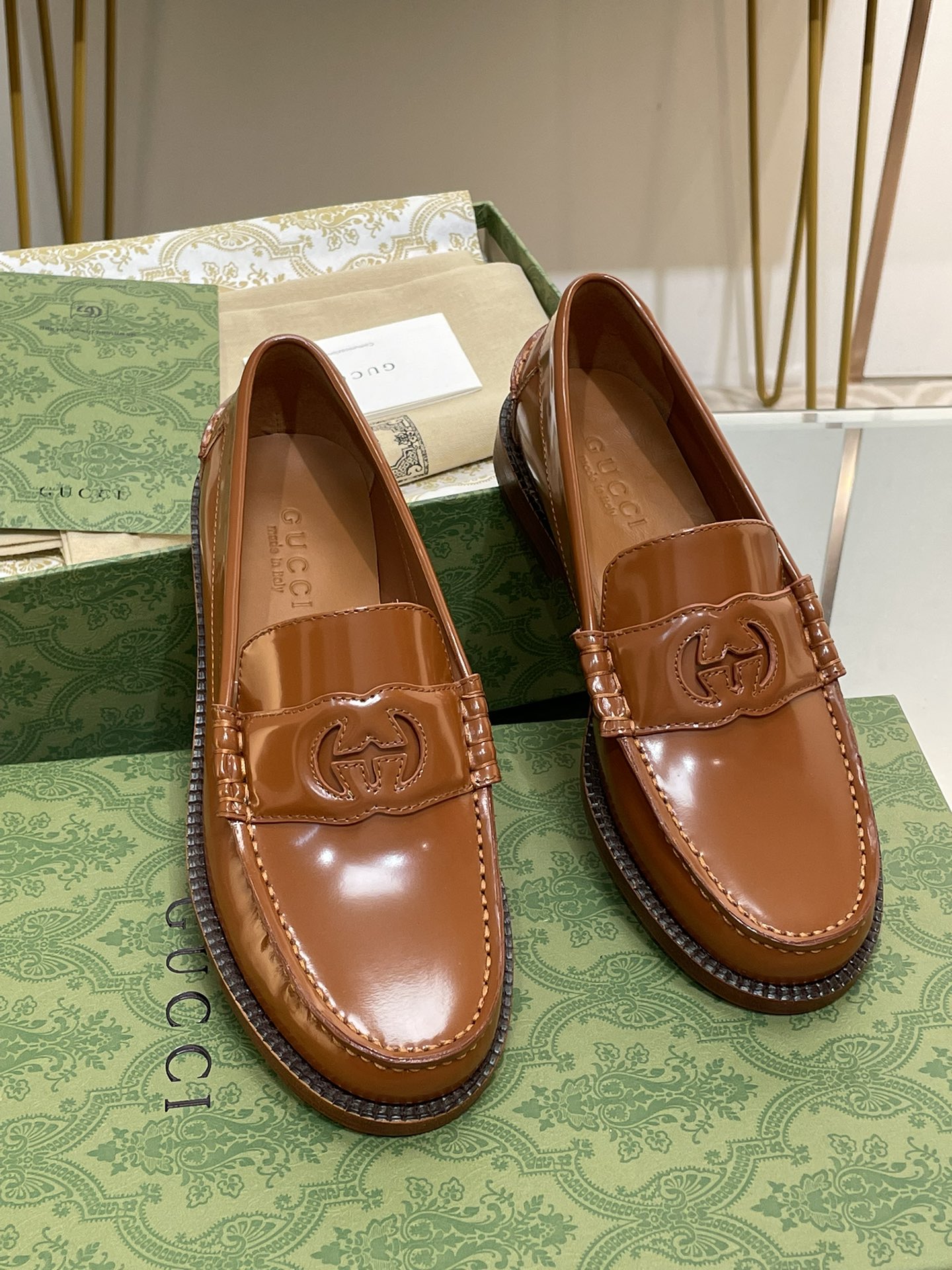 How to Find Designer Replica
 Gucci Shoes Loafers Green Openwork Cowhide Genuine Leather Silk Spring/Fall Collection