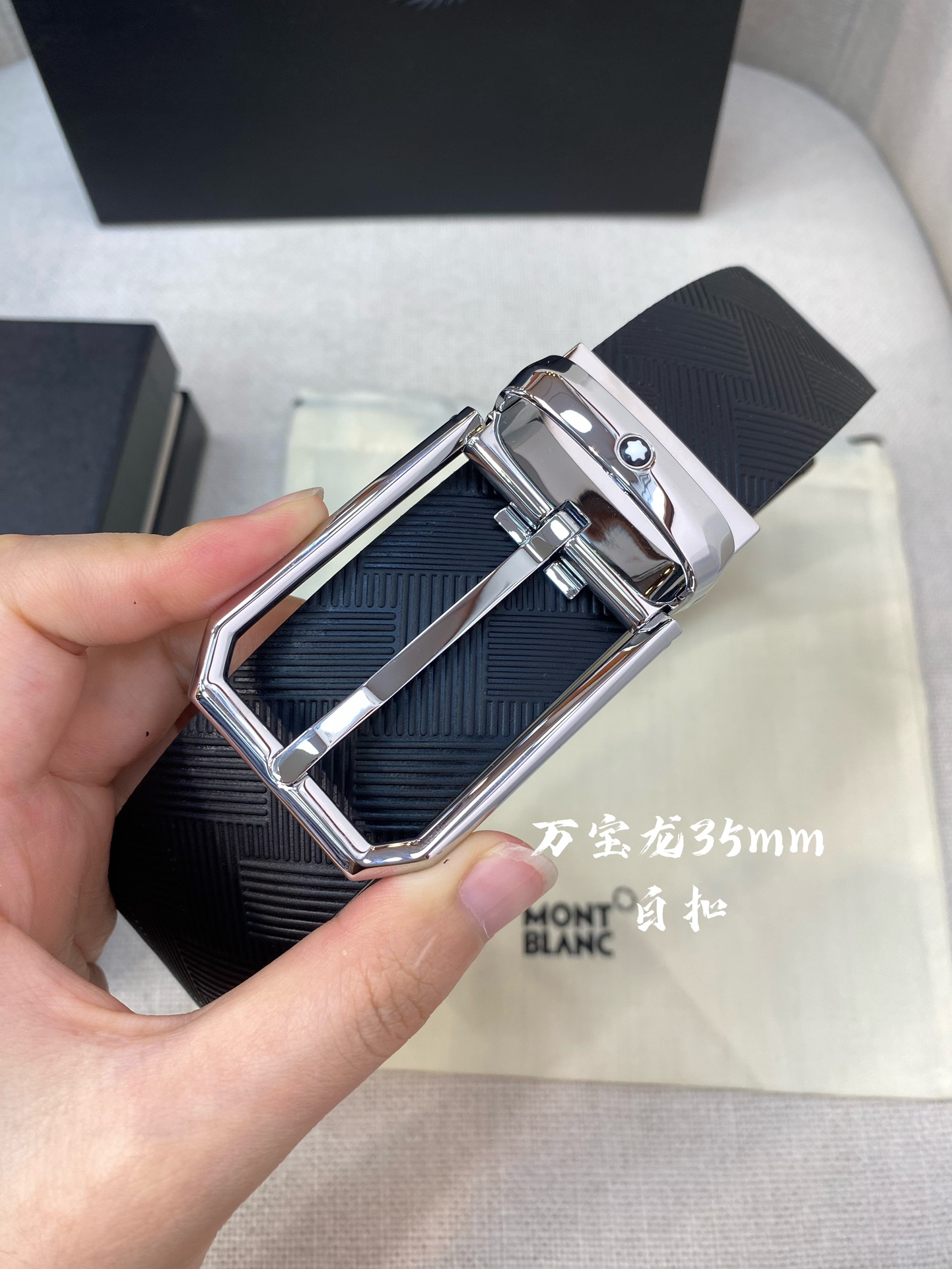 Montblanc万宝龙宽3.5cm采用头层牛皮精品针式扣头自由裁剪商务休闲皮带