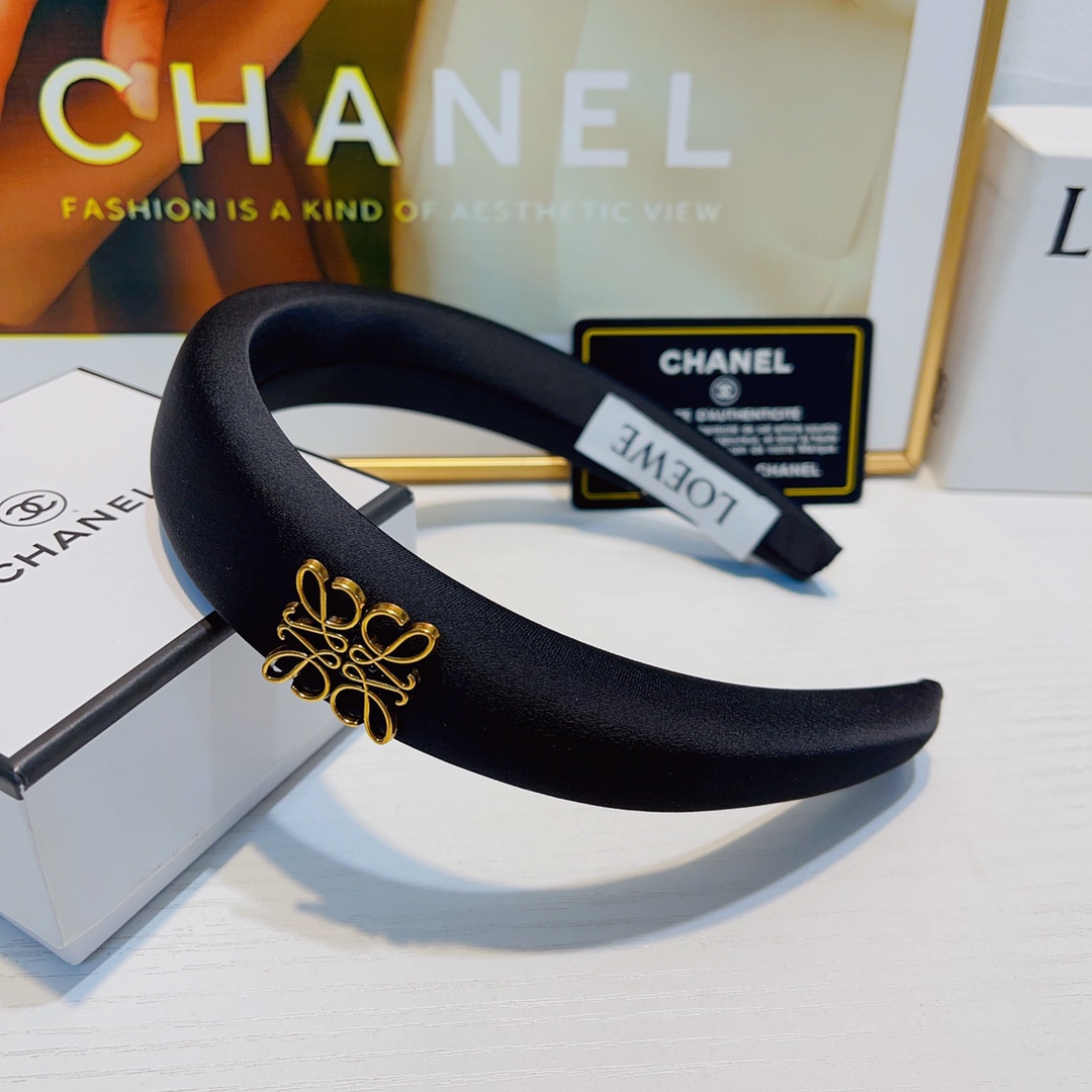 NO:279588,Loewe Loewe headband New simple logo simple hairband Daily exquisite items All-matched versatile little fairy must-have items Full of celebrity style ~ Treasure style Close eyes Recommended (single) hair accessories, hairpins, loewe, loewe, loewe, hairpins19860909Loewe罗意威 Loewe发箍 新款简约logo简约发箍 日常精致小单品 气质百搭小仙女必入单品 名媛风十足～宝藏款 闭眼入推荐款（单个）发饰,发夹,loewe,loewe,hairpins,accessory