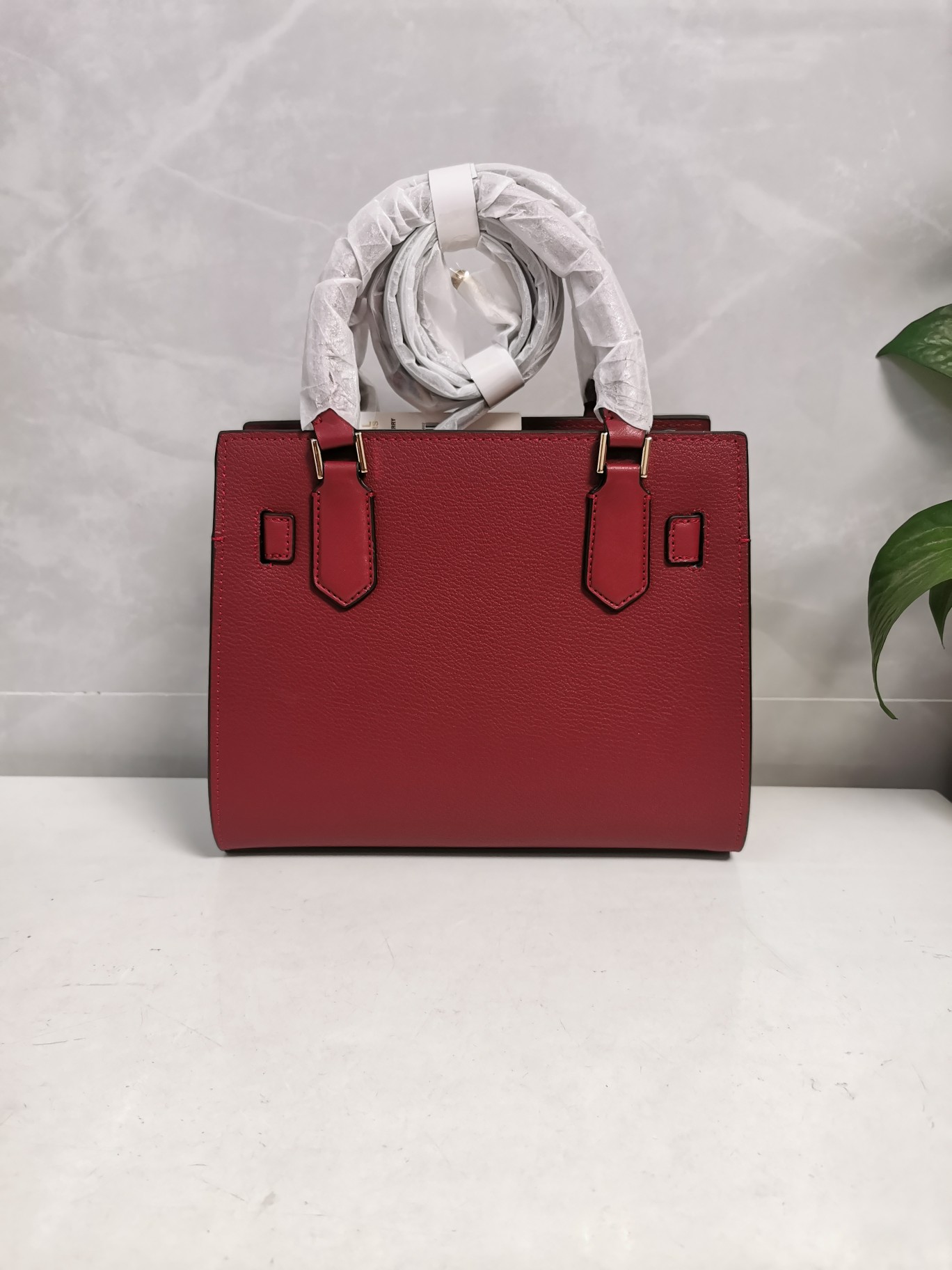 Michael Kors MK23年新款Hamilton小号锁头包，手提单肩斜挎包，前面配置独特 锁头非常有个性，小号尺寸25/20/11cm