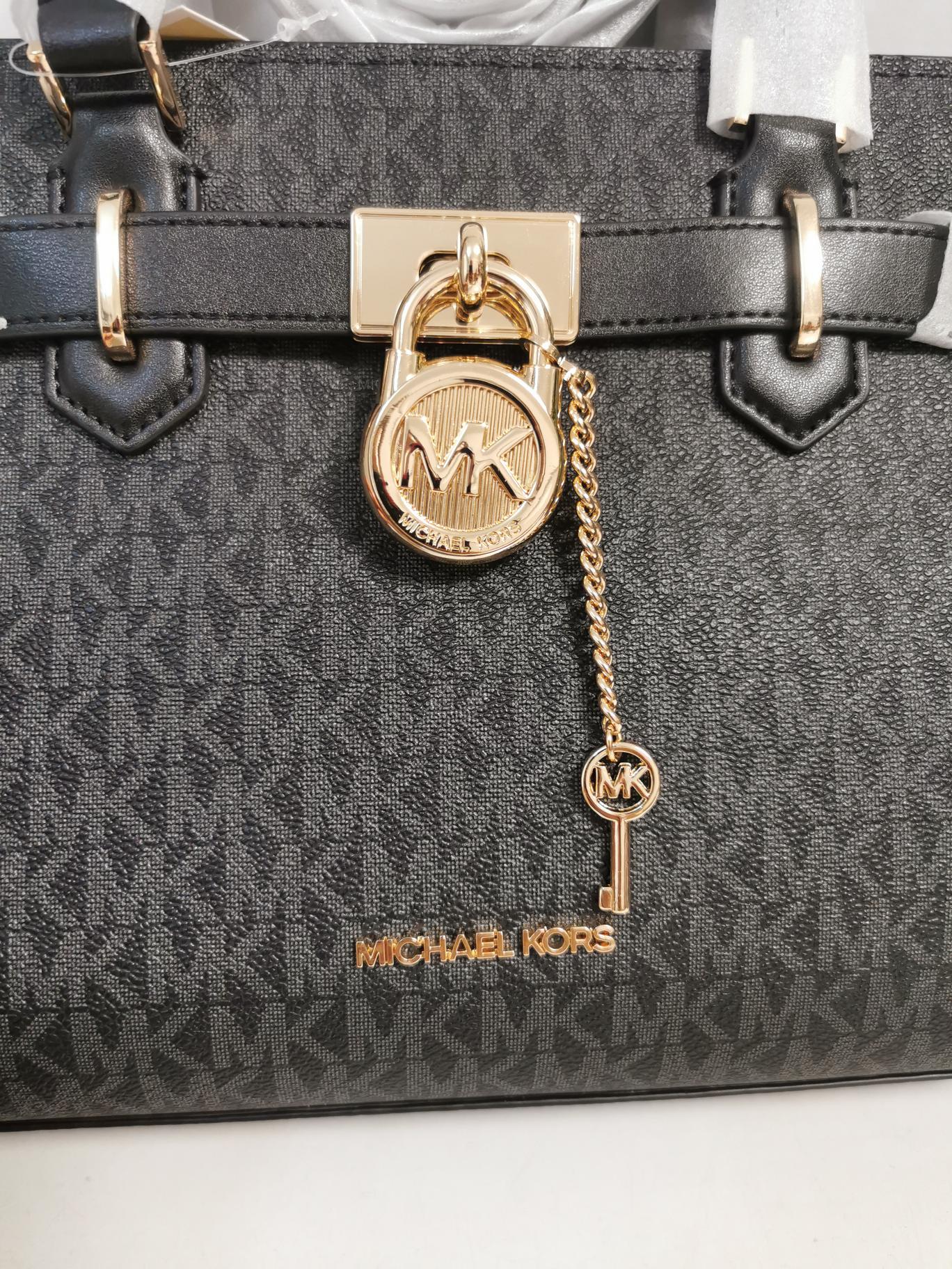 Michael Kors MK23年新款Hamilton小号锁头包，手提单肩斜挎包，前面配置独特 锁头非常有个性，小号尺寸25/20/11cm