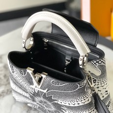 升级版 本款M21704 LV x YK Capucines BB 手袋出自路易威登 x 草间弥生合作 升级版 本款M21704 LV x YK Capucines BB 手袋出自路易威登 x 草间弥生合作