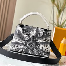 升级版 M21705路易威登 x 草间弥生合作系列推出此款 LV x YK Capucines 中号手 升级版 M21705路易威登 x 草间弥生合作系列推出此款 LV x YK Capucines 中号手