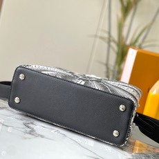 升级版 M21705路易威登 x 草间弥生合作系列推出此款 LV x YK Capucines 中号手 升级版 M21705路易威登 x 草间弥生合作系列推出此款 LV x YK Capucines 中号手