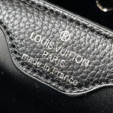 升级版 M21705路易威登 x 草间弥生合作系列推出此款 LV x YK Capucines 中号手 升级版 M21705路易威登 x 草间弥生合作系列推出此款 LV x YK Capucines 中号手